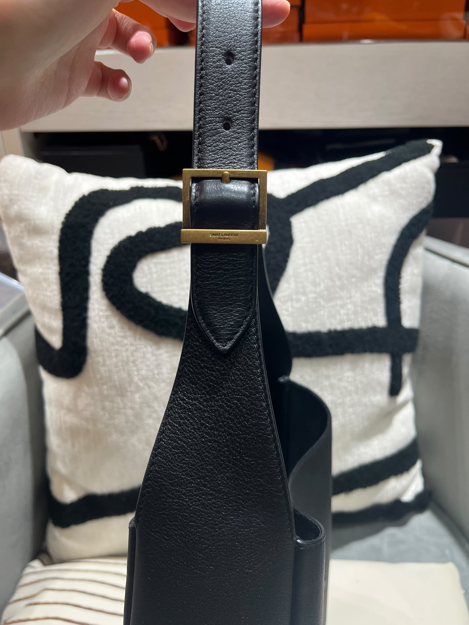 Saint Laurent Le 5 à 7 Supple Small Hobo 100%Authentic,98%New✅Dust bag 