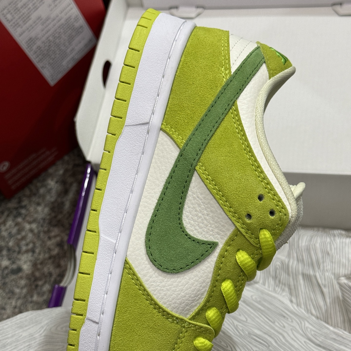 Nike SB Dunk Low "Green Apple" DM0807-300