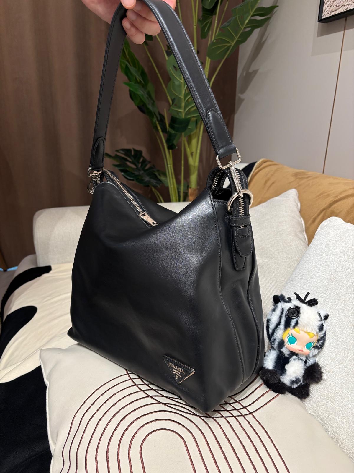 Prada shoulder bag Hobo Bag Calfskin 100%Authentic, 95%New ✅Dust bag