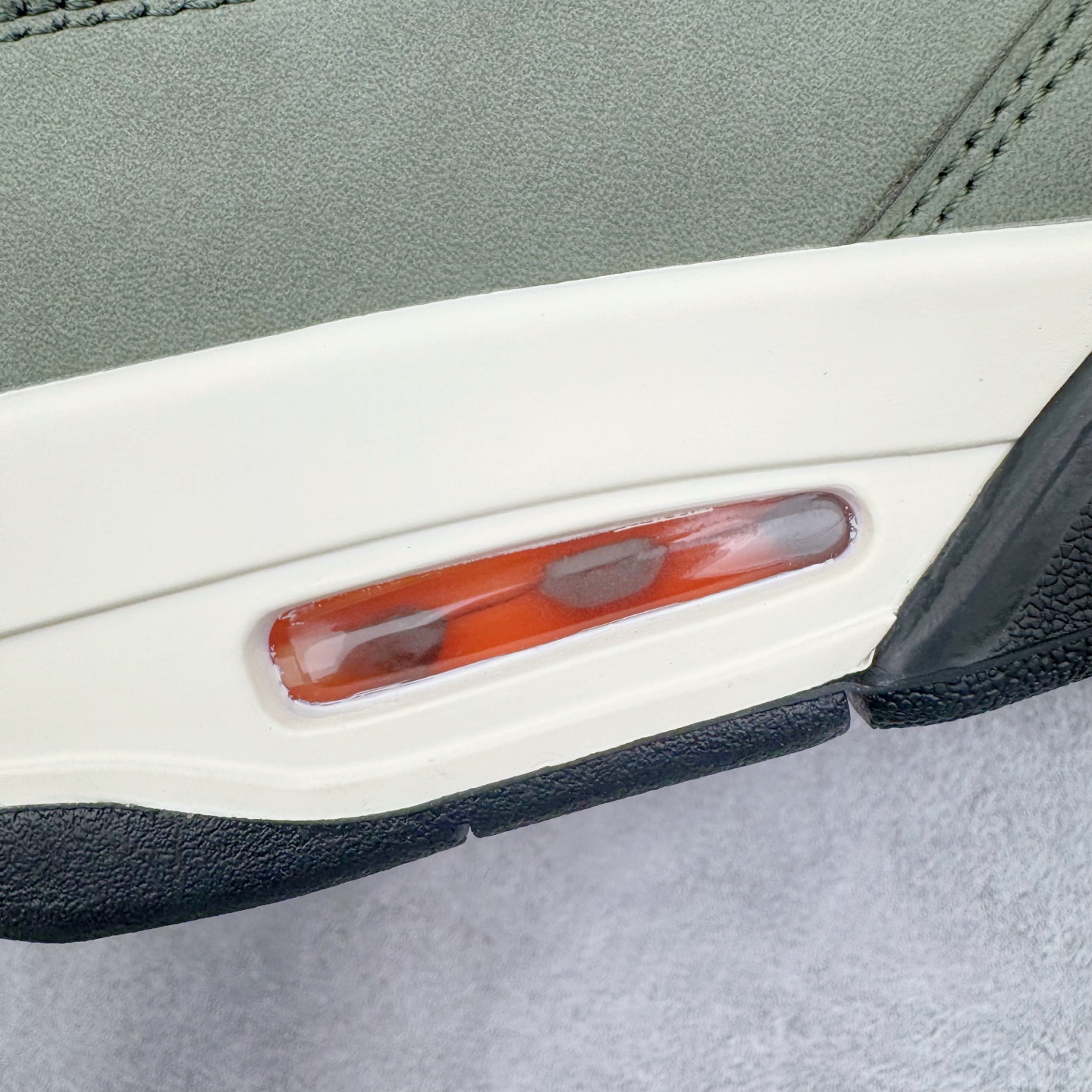 Undefeated x Nike Air Jordan 4 Retro IB1519-200