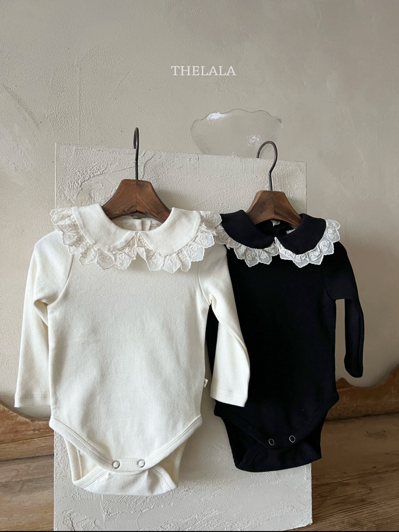 🌸預訂 韓國直送🌸🇰🇷THELALA兩色蕾絲花邊翻領長袖包屁衣