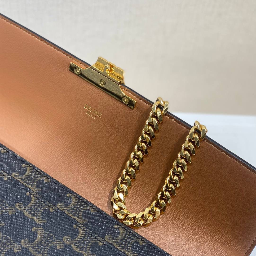 🔥大货实拍图 𝗖𝗘𝗟𝗜𝗡𝗘♥标志印花链条包 型号：197412 尺寸：33*13*5cm