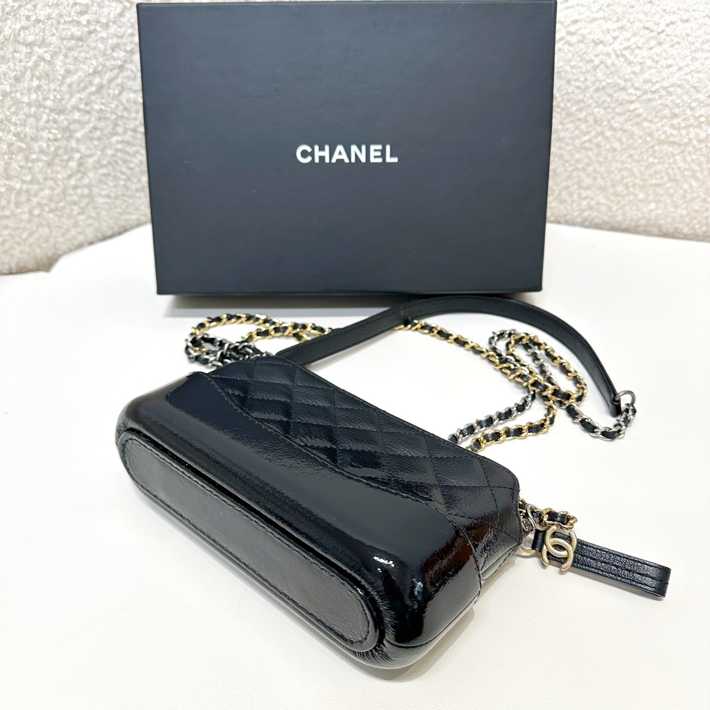 【預訂貨品】Chanel mini 黑金流浪包