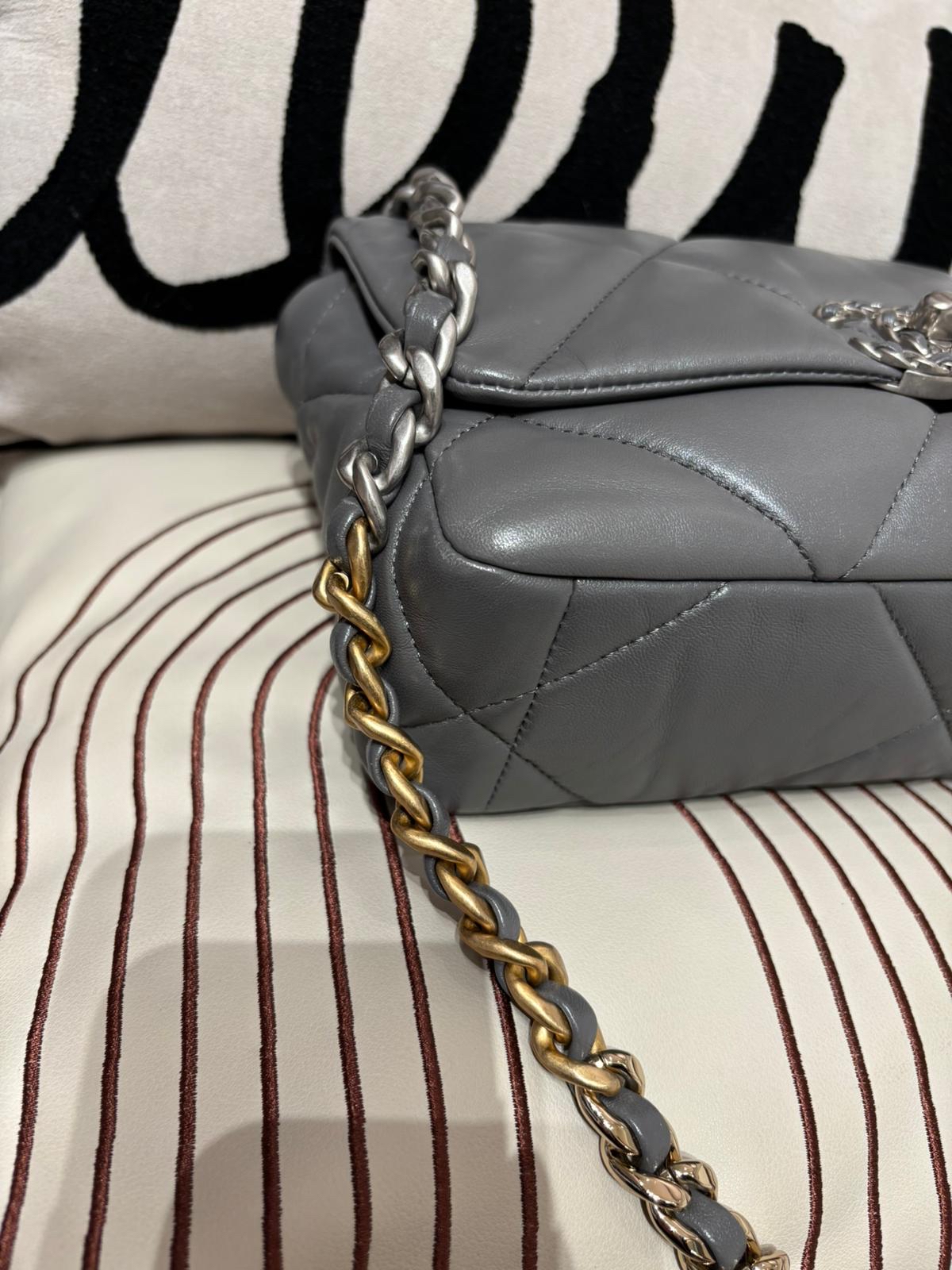 Chanel 19 Small Grey Calfskin 100%Authentic, 95%New ✅晶片✅Dust bag ✅Box 