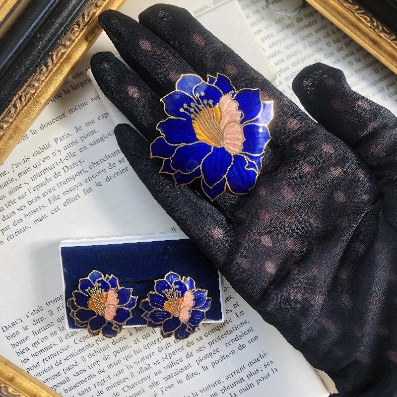 Vintage C.a. 1980s Golden Outline Cobalt Blue Flowerhead Enamel Set of Brooch and Stud Earrings - Likely Made in Taiwan（MT638）
