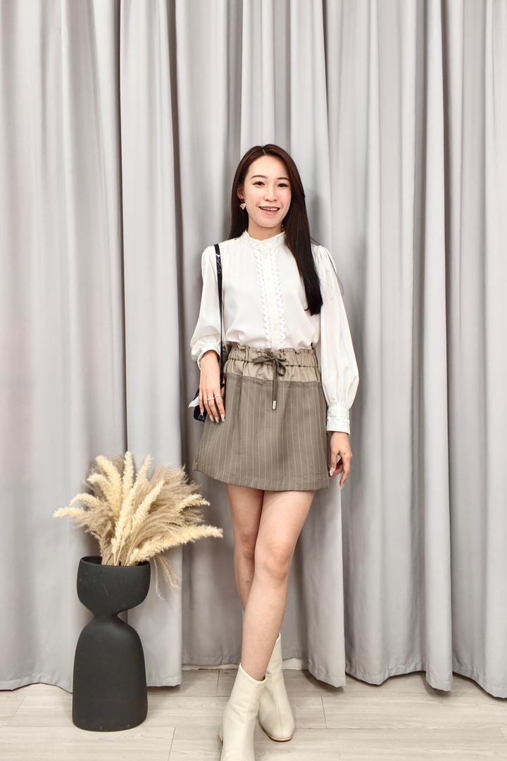 1024965 Elegant Black Lace Trim Button-Down