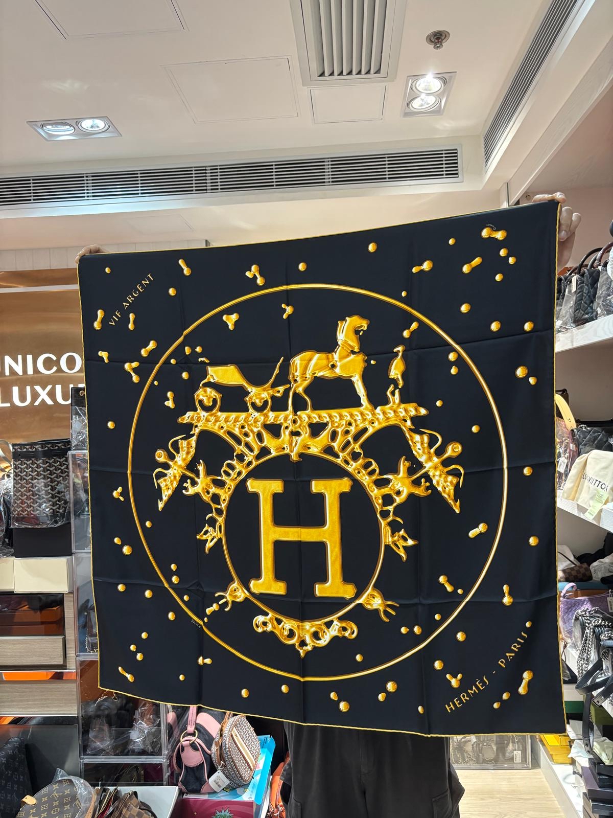 未使用品 Hermes 90*90 Scarf 100%Authentic, Unused 未使用品 ✅Box