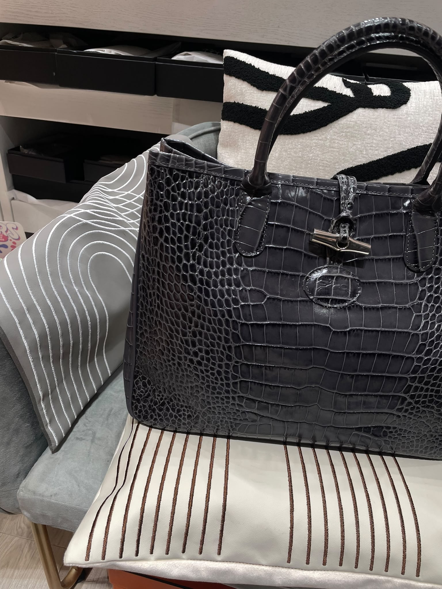 Longchamp 灰色鱷魚壓紋 Tote bag 100%Authentic, 98%New