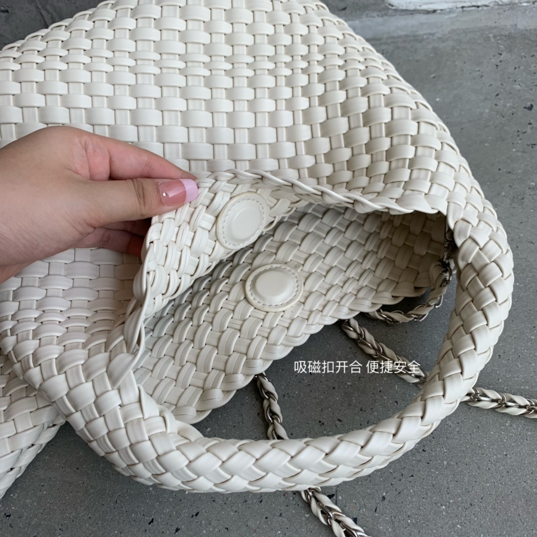 B11 BAG OF PARODY AJ