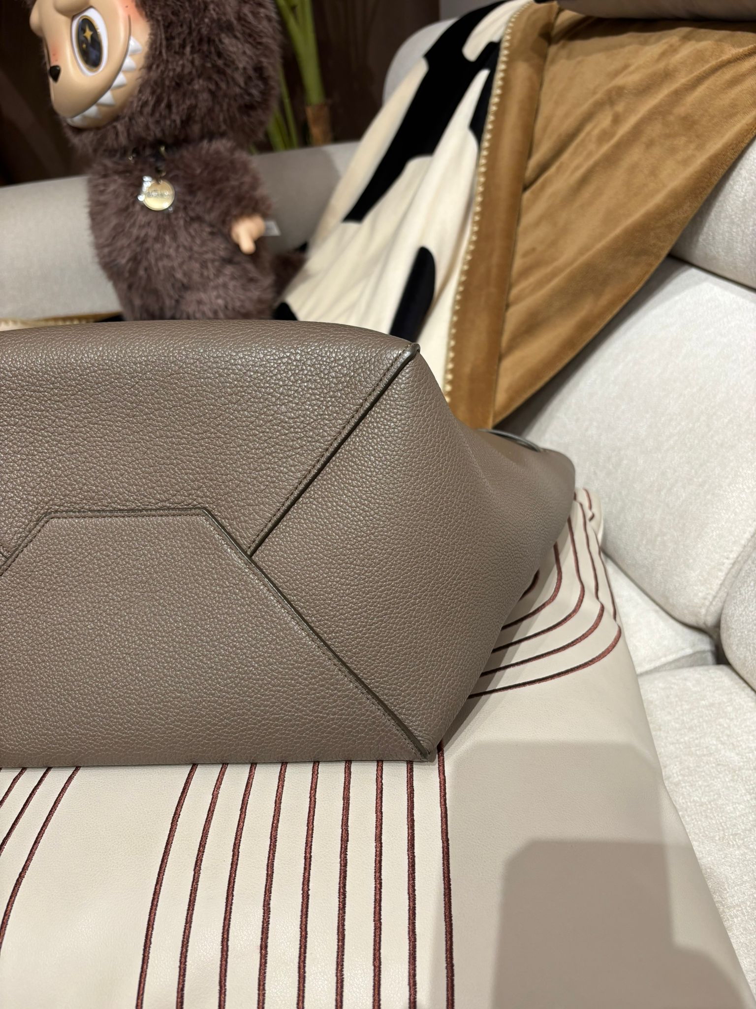 Celine Cabas Phantom small 粒粒牛皮 大象灰 100%Authentic ,95%new ✅專門店收據✅dust bag