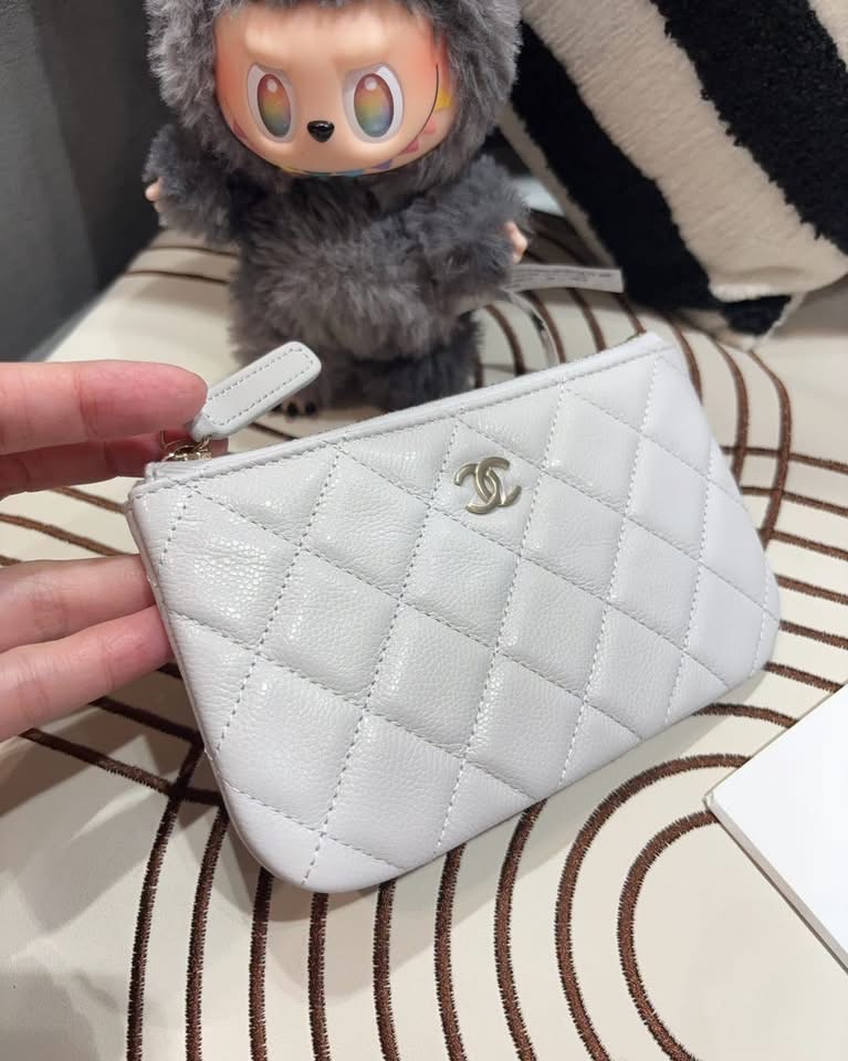 Chanel Classic Zip Pouch grey荔枝牛皮 100%Authentic, Brand New 全新  ✅晶片✅Box