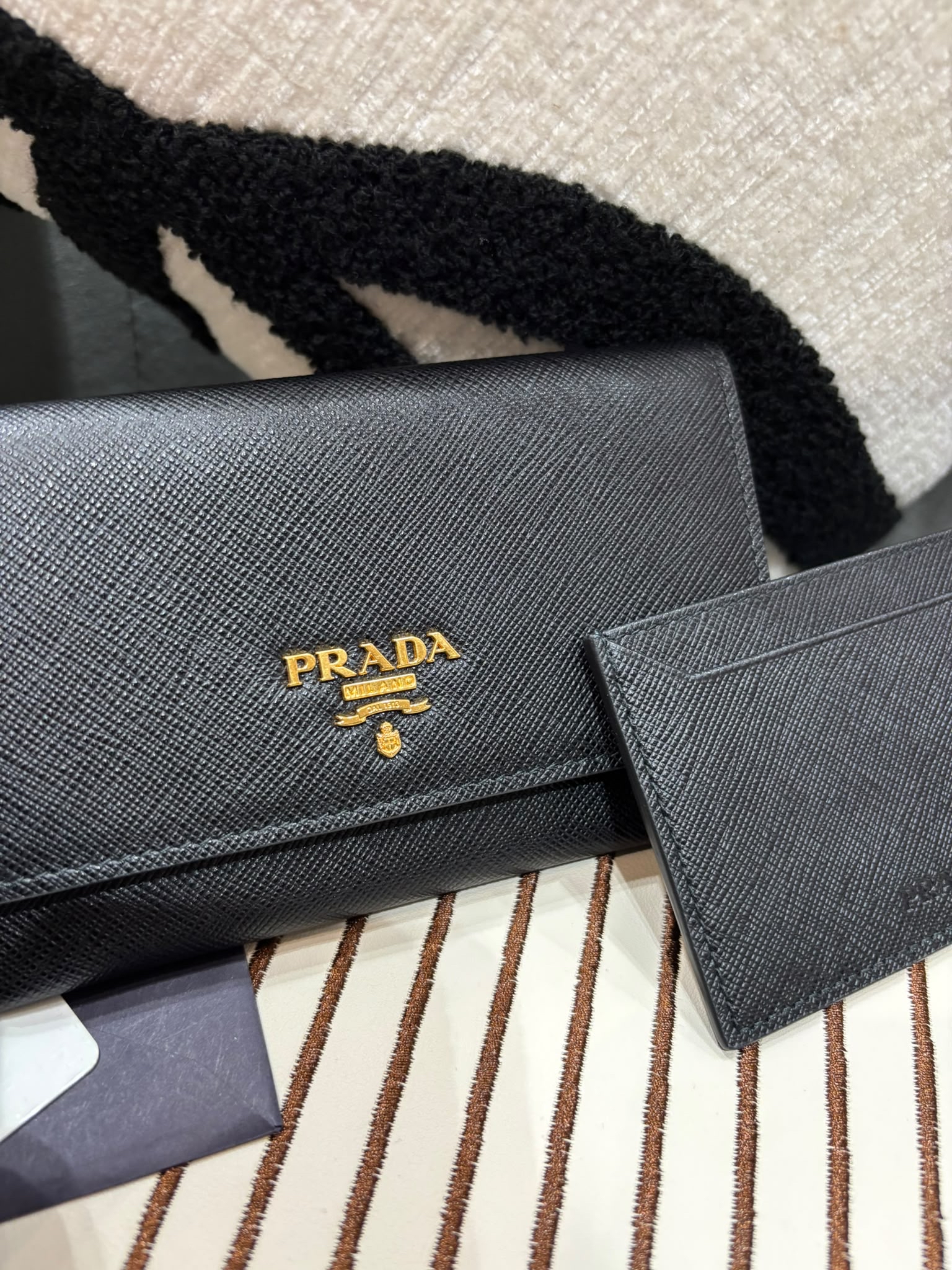 Prada Saffiano leather wallet with card holder 100%Authentic, 99%New ✅ certificate ✅Box