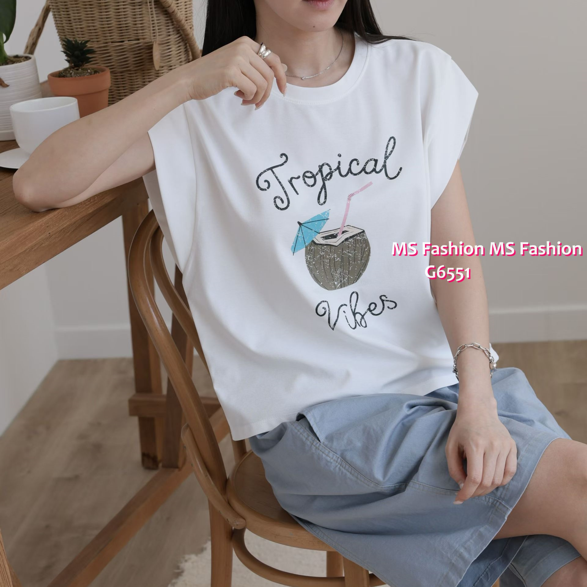 G6551 字母椰青print top