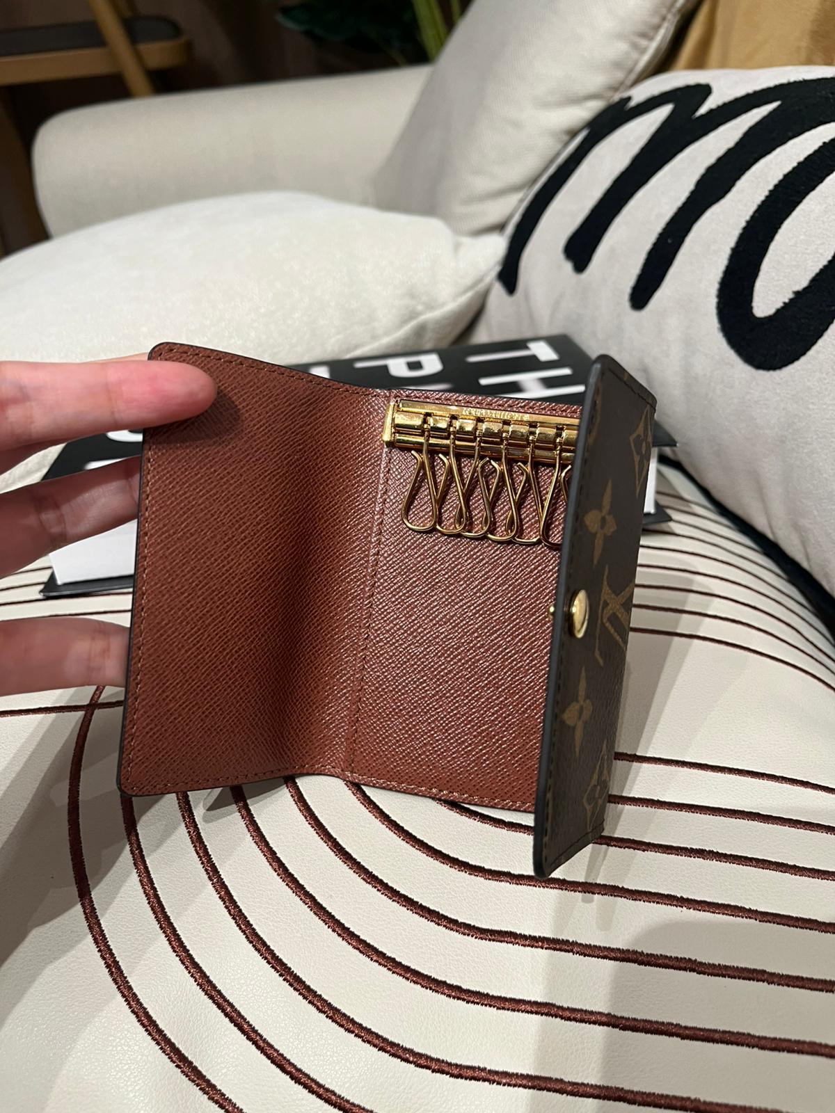 LV Key Holder Monogram 100%Authentic, 95%New