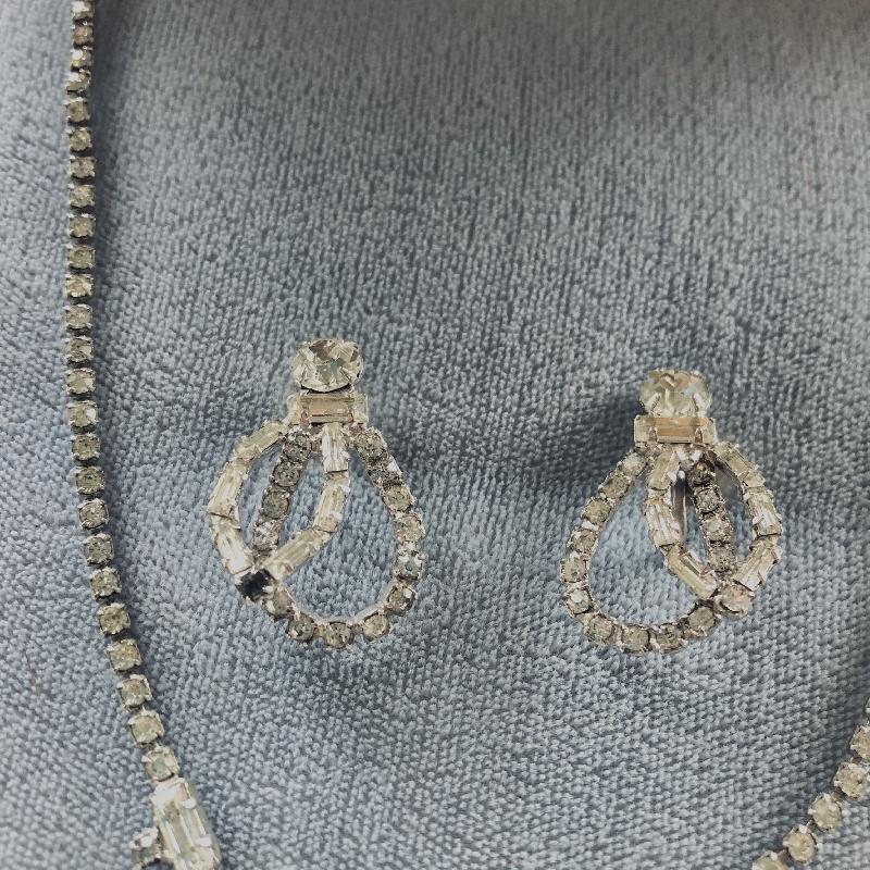 C.a. 1950s Phyllis Original Double Leaf Crystal Necklace and Earrings Set in Original Velvet Box (MT1732)