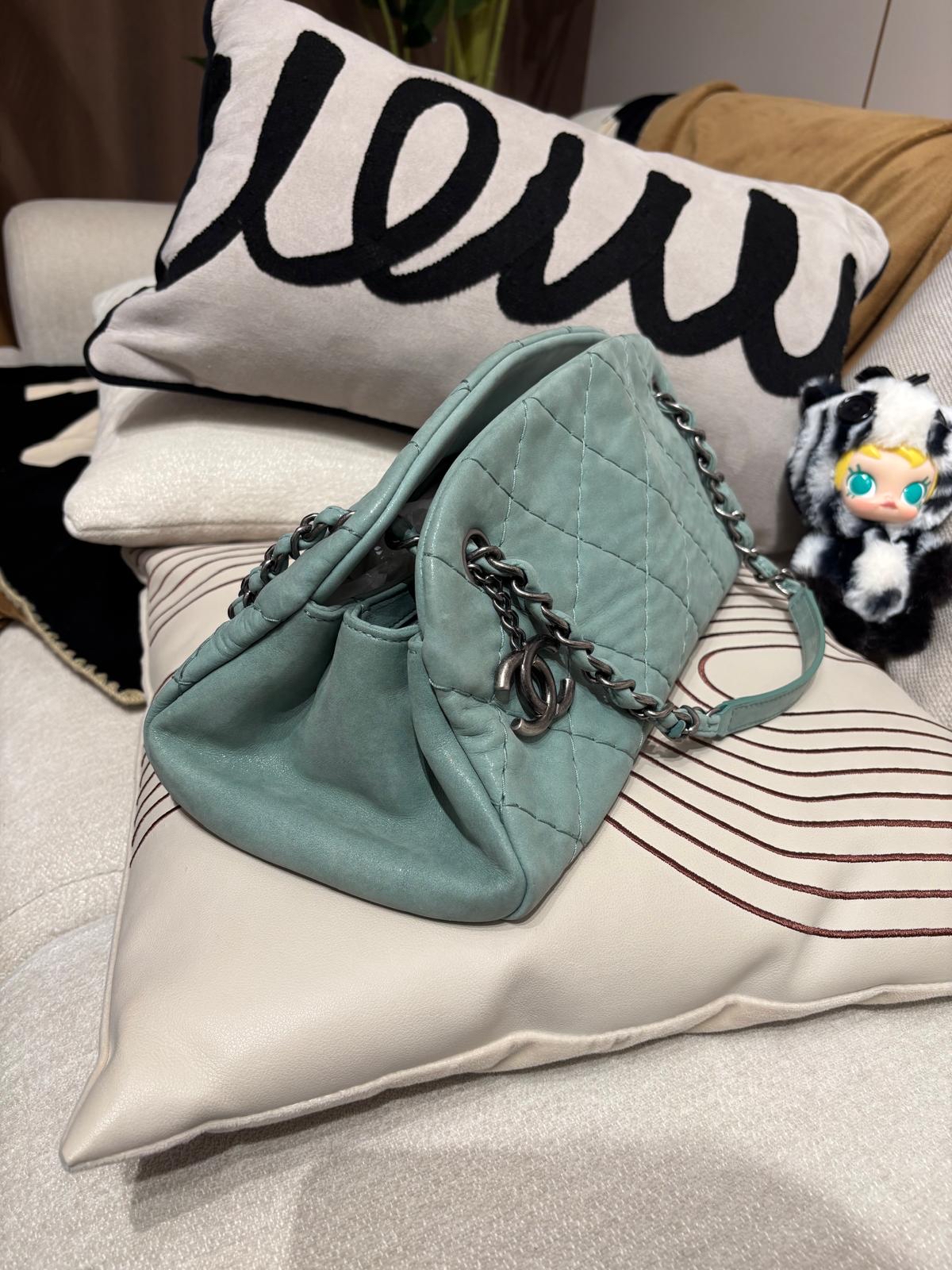 chanel mademoiselle Shoulder Bag 100%Authentic, 95%New ✅Card✅Dust bag