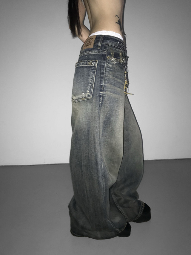 Pierced Low Rise Flare Denim Pants