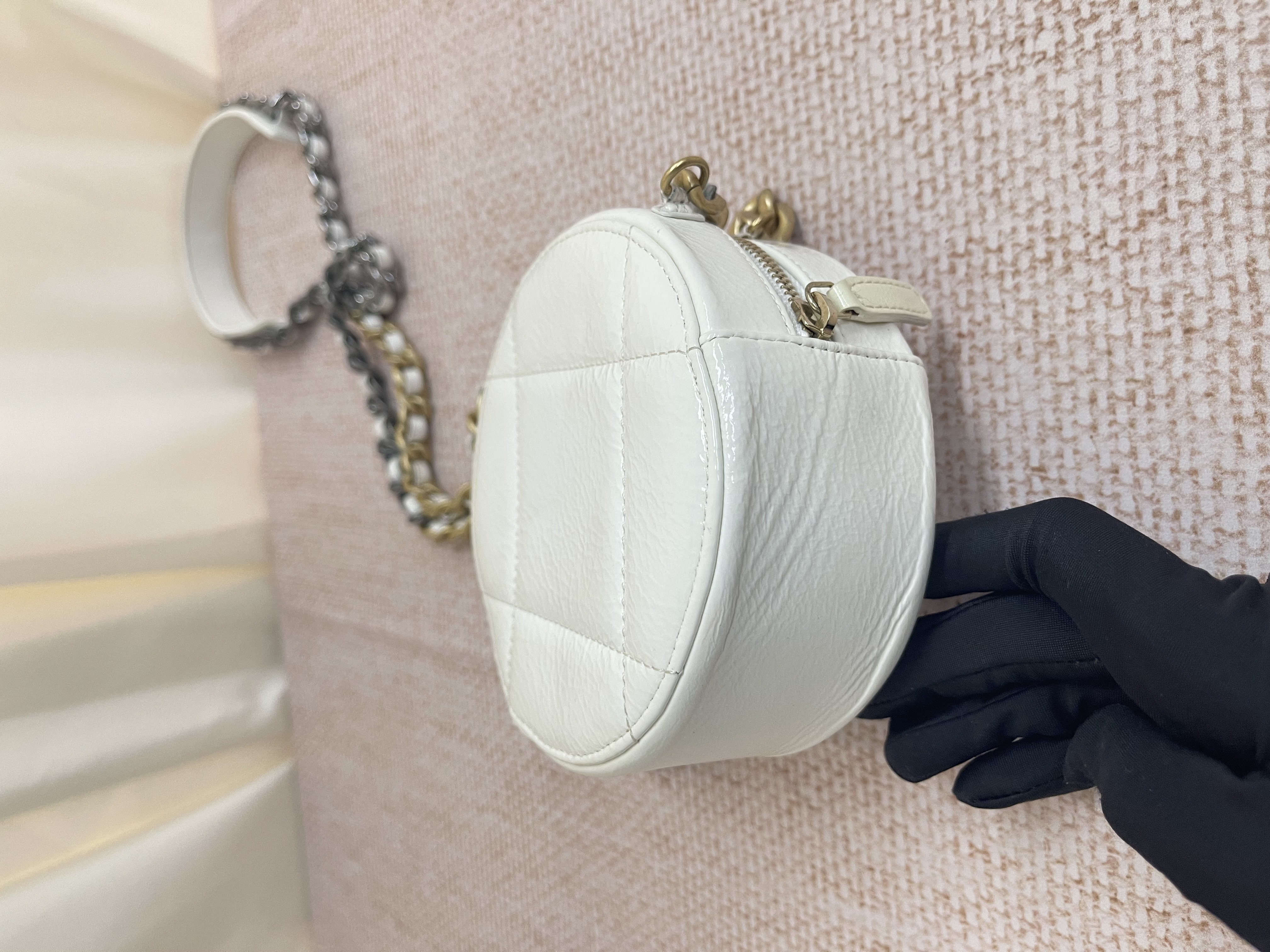 Pre-owned Chanel 19 Round Clutch/ Product Code: 26040551 