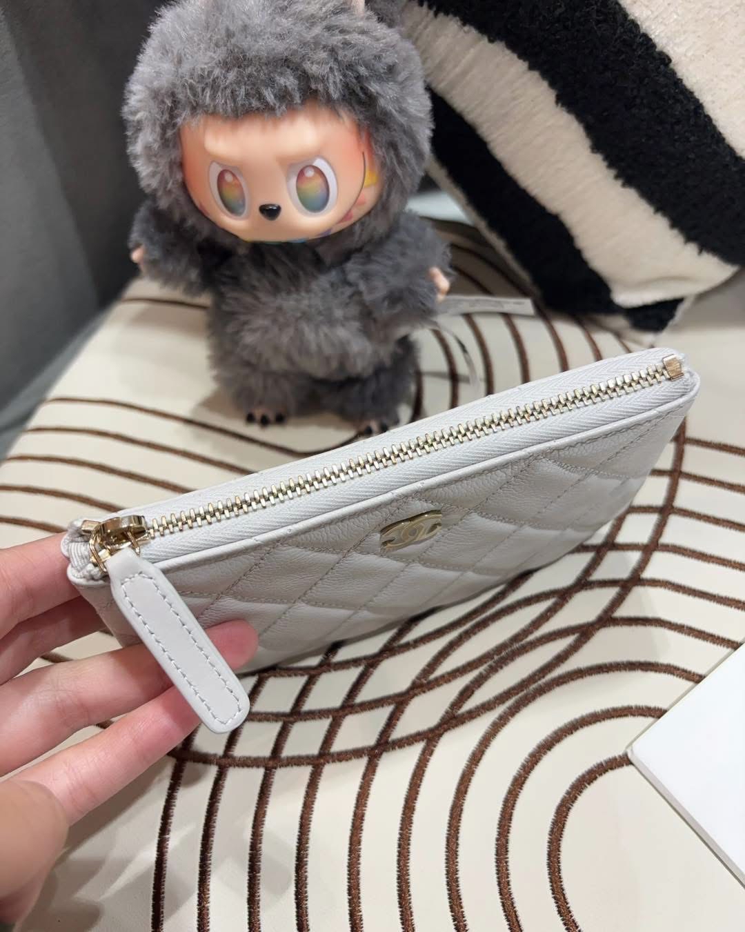 Chanel Classic Zip Pouch grey荔枝牛皮 100%Authentic, Brand New 全新  ✅晶片✅Box