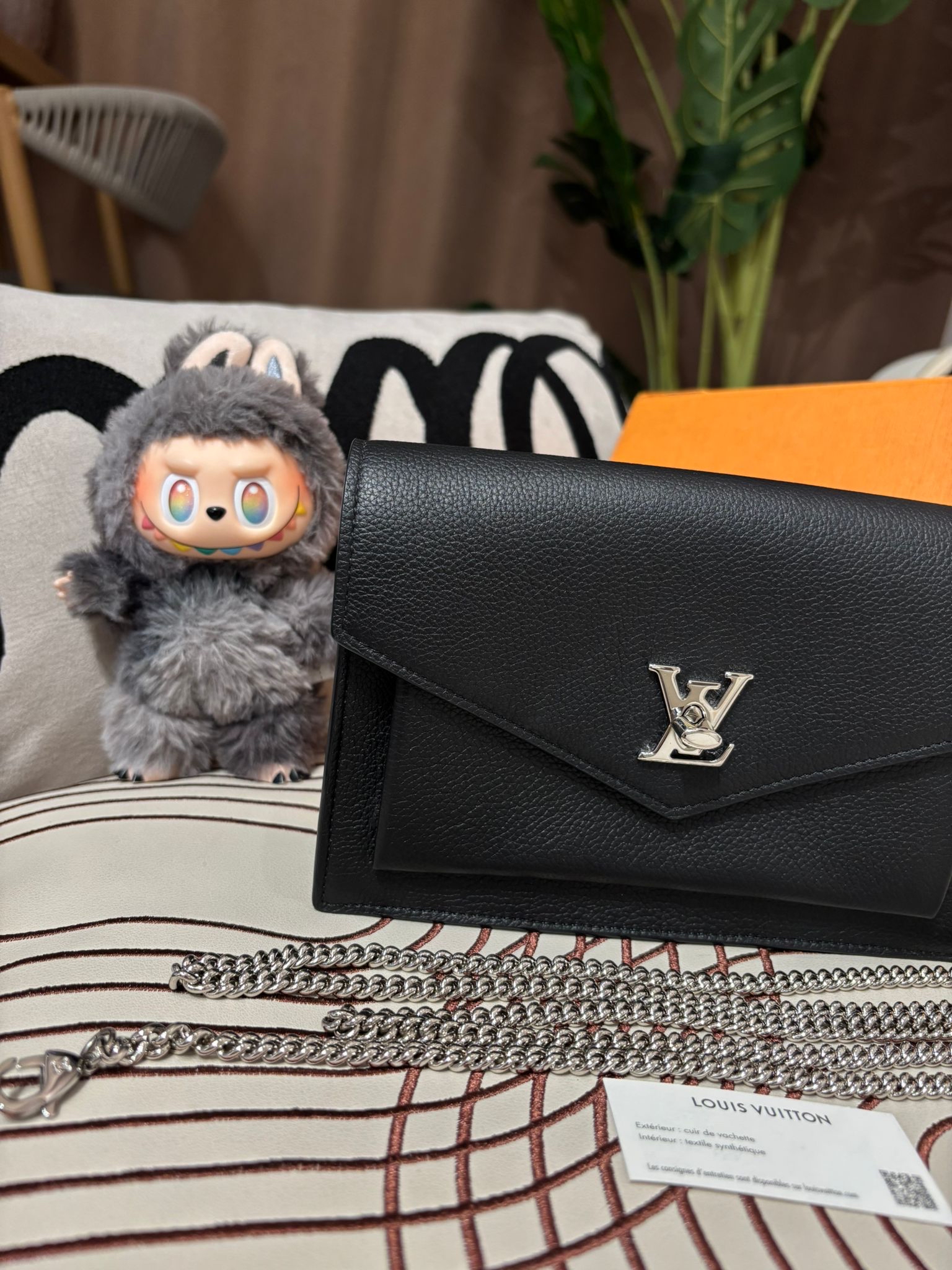未使用品 Lv My lockme chain pochette bag calfskin ,100%Authentic,unused ✅dust bag ✅box 