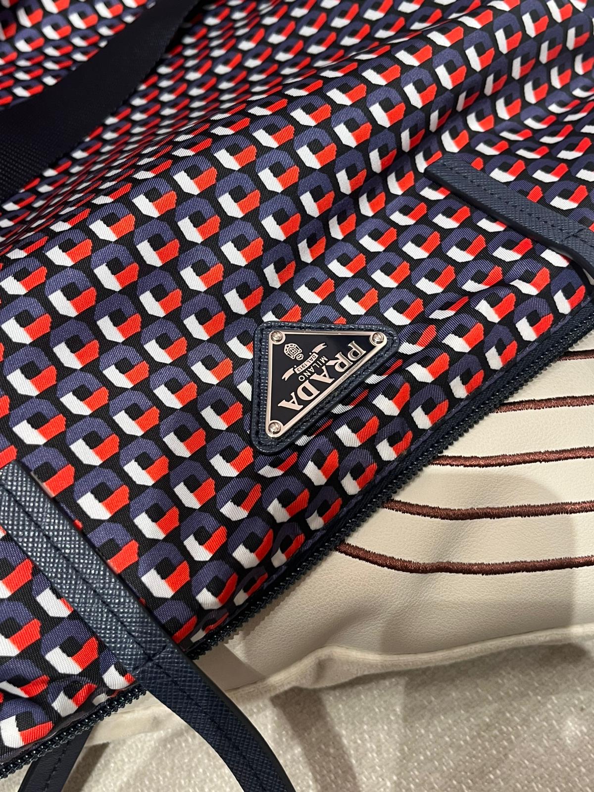 Prada 2way Bag nylon 100%Authentic, 98%new ✅ certificate card