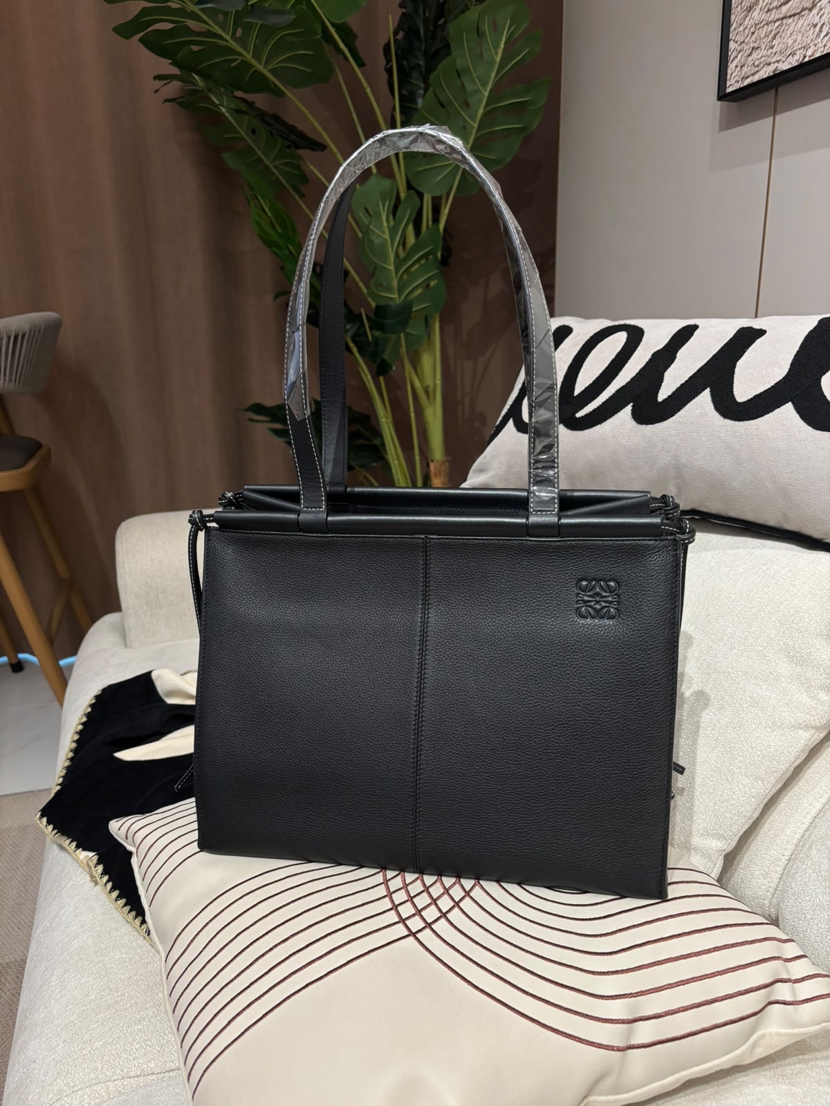 Loewe Cushion Tote Bag Black Calfskin 100%Authentic, 98%New ✅Dust bag