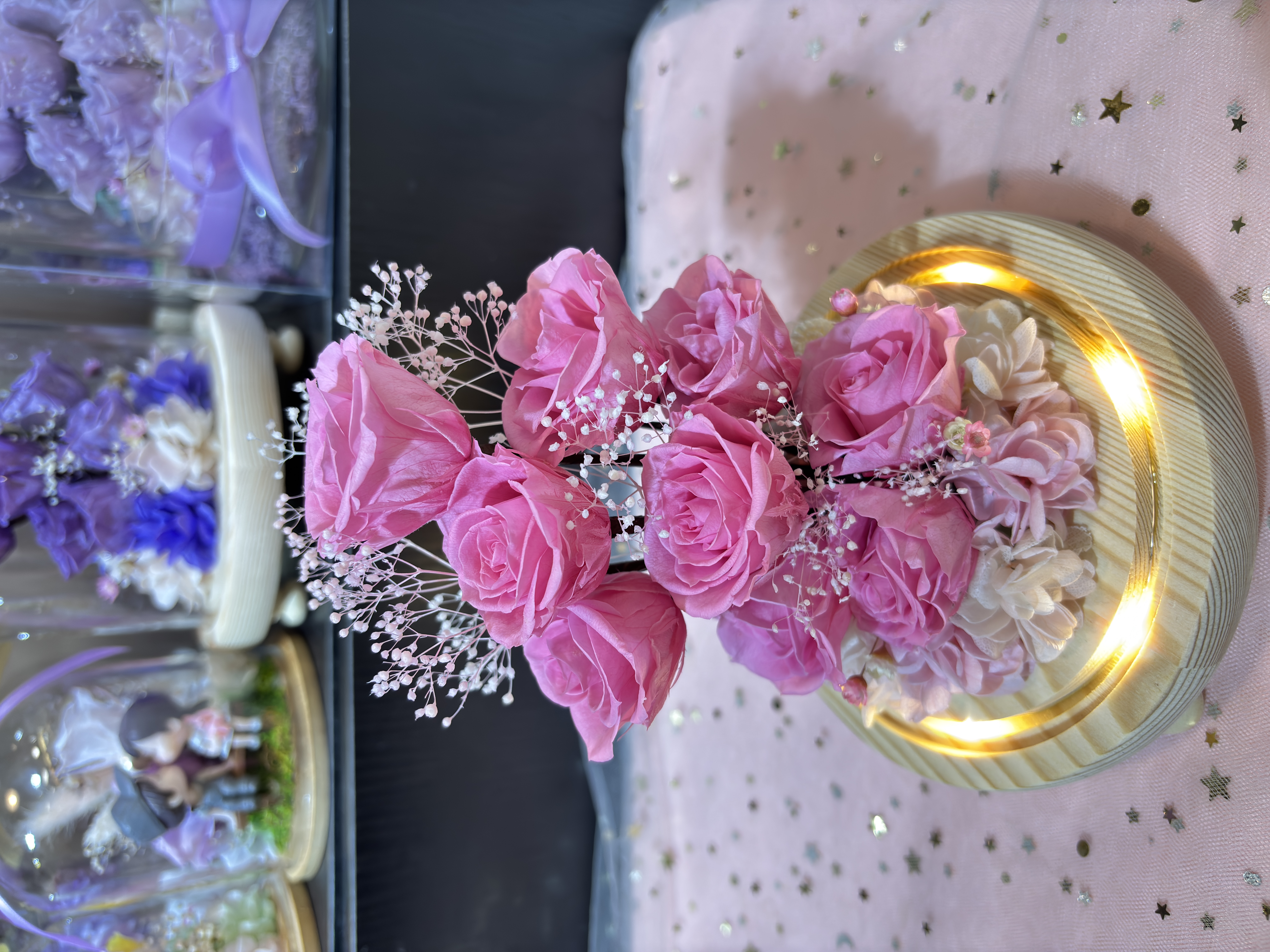 永生花九朵粉紅玫瑰（有燈，底坐直徑14cm; 總高21cm）