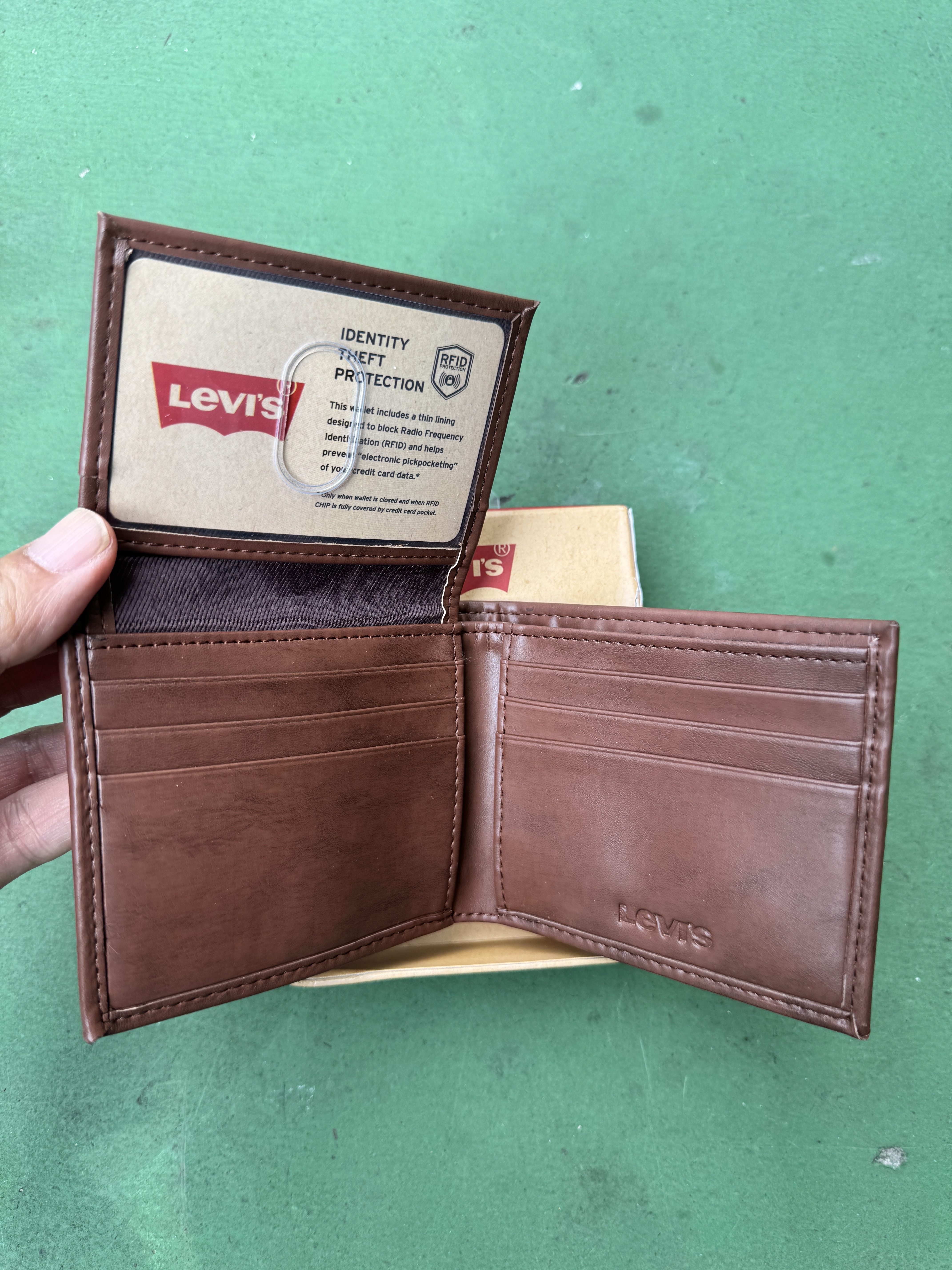 Levi’s 啡色皮銀包 (香港現貨)