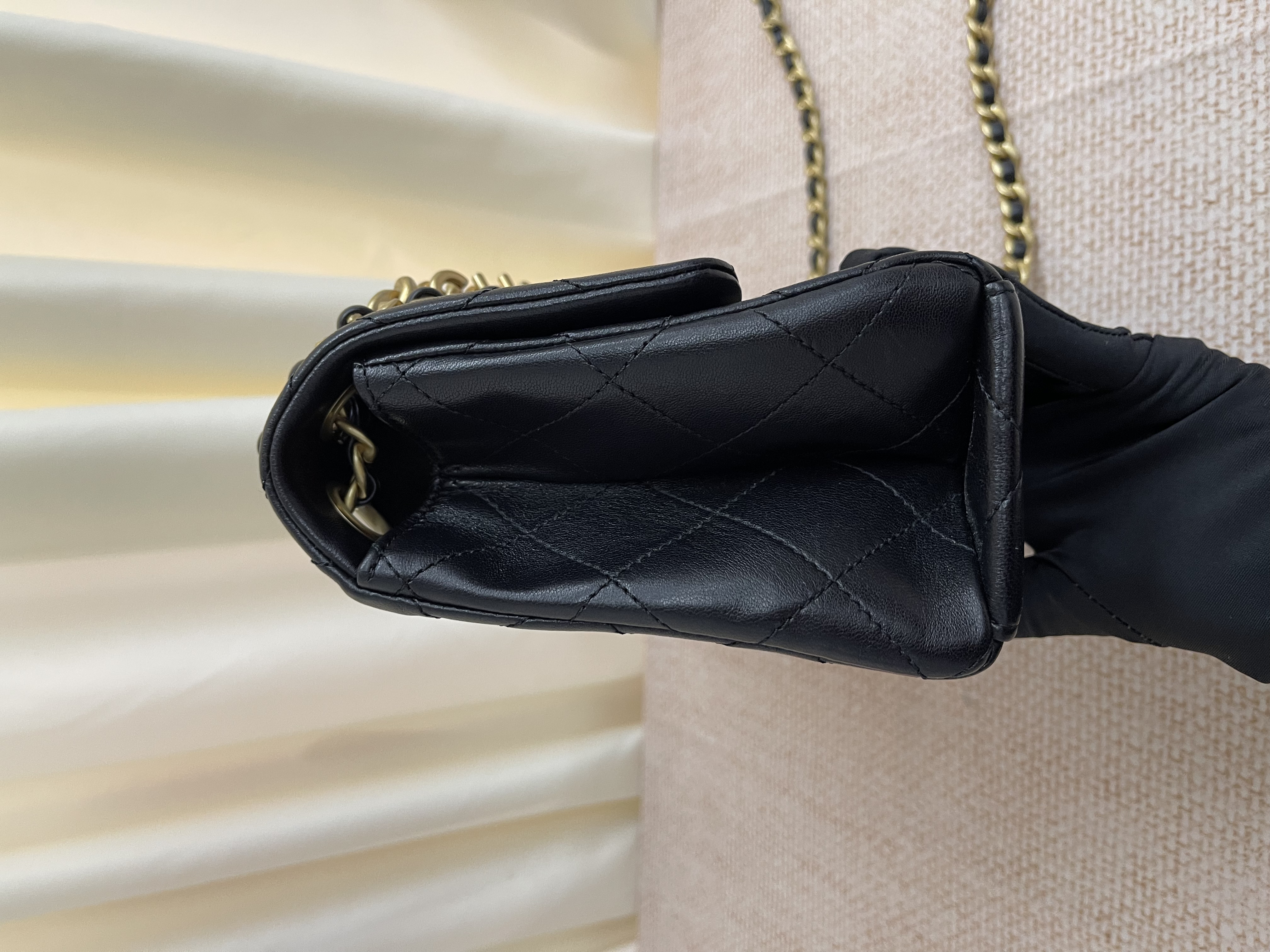 Pre-Owned CHANEL 23P Logo Letters Flap Bag / Product Code: 26022201