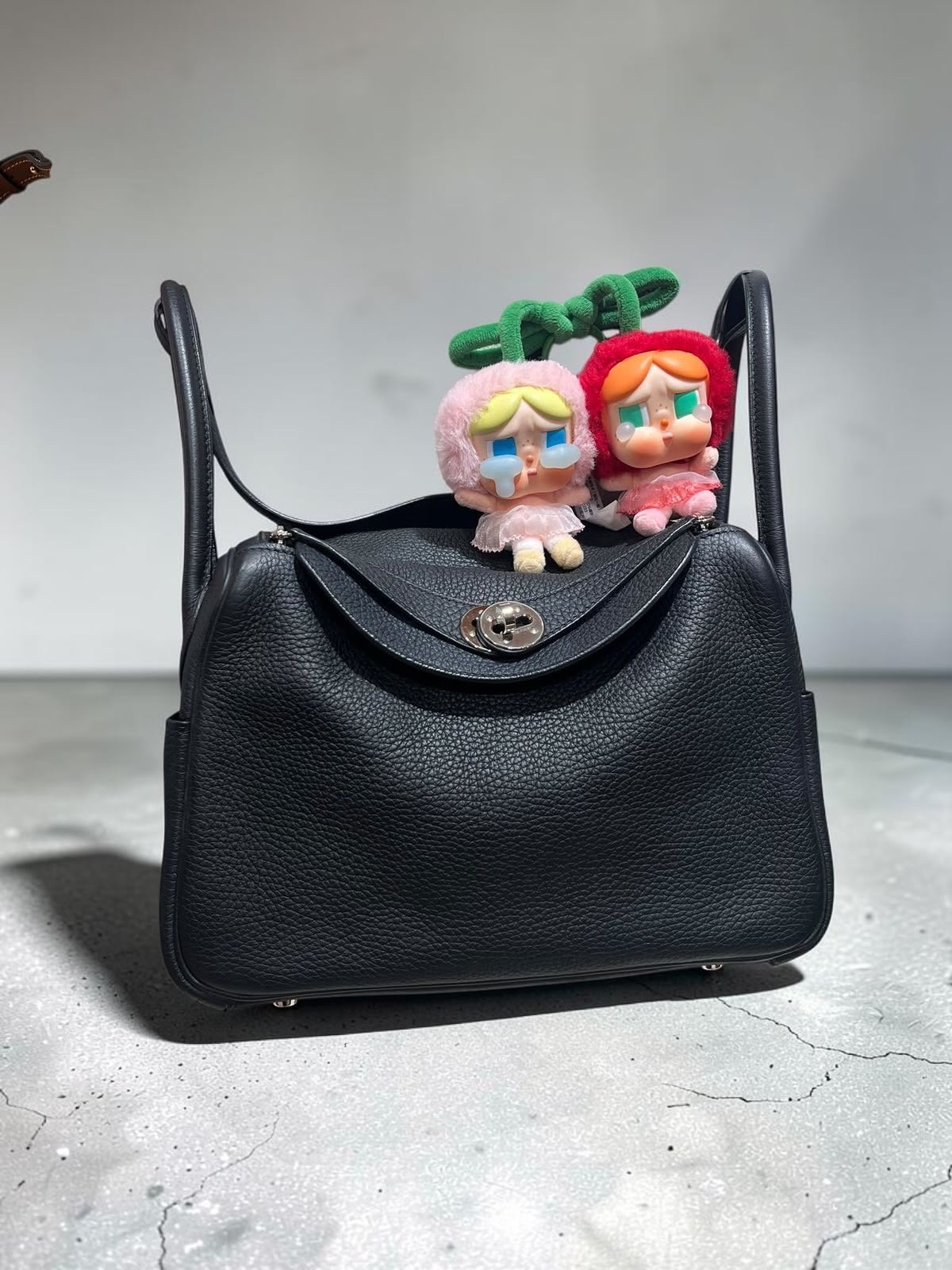HERMES LINDY 26,STAMP Y 黑銀 100%Authentic, 98%new  ✅塵袋✅box