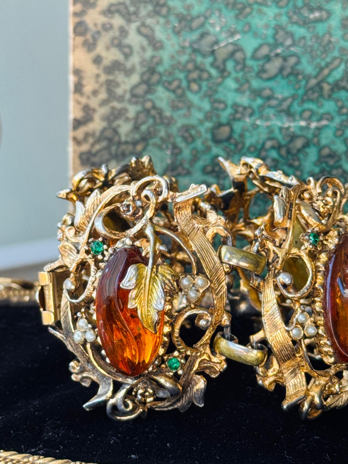 Rare! 1950s Designer Quality Brown Glass Foliage Statement Bracelet  - 8"(MT2681)