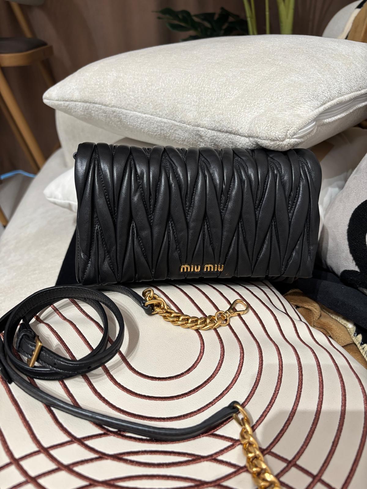 未使用品 MIU MIU SHOULDER BAG 黑金斜孭袋 ,100%Authentic,unused ✅box
