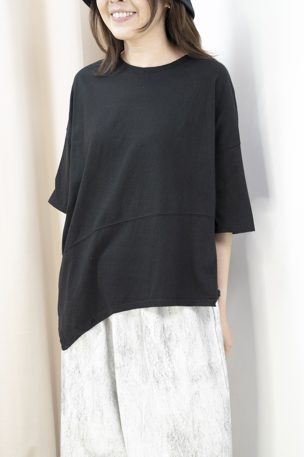 斜腳造型棉質休閒Top（黑色）
