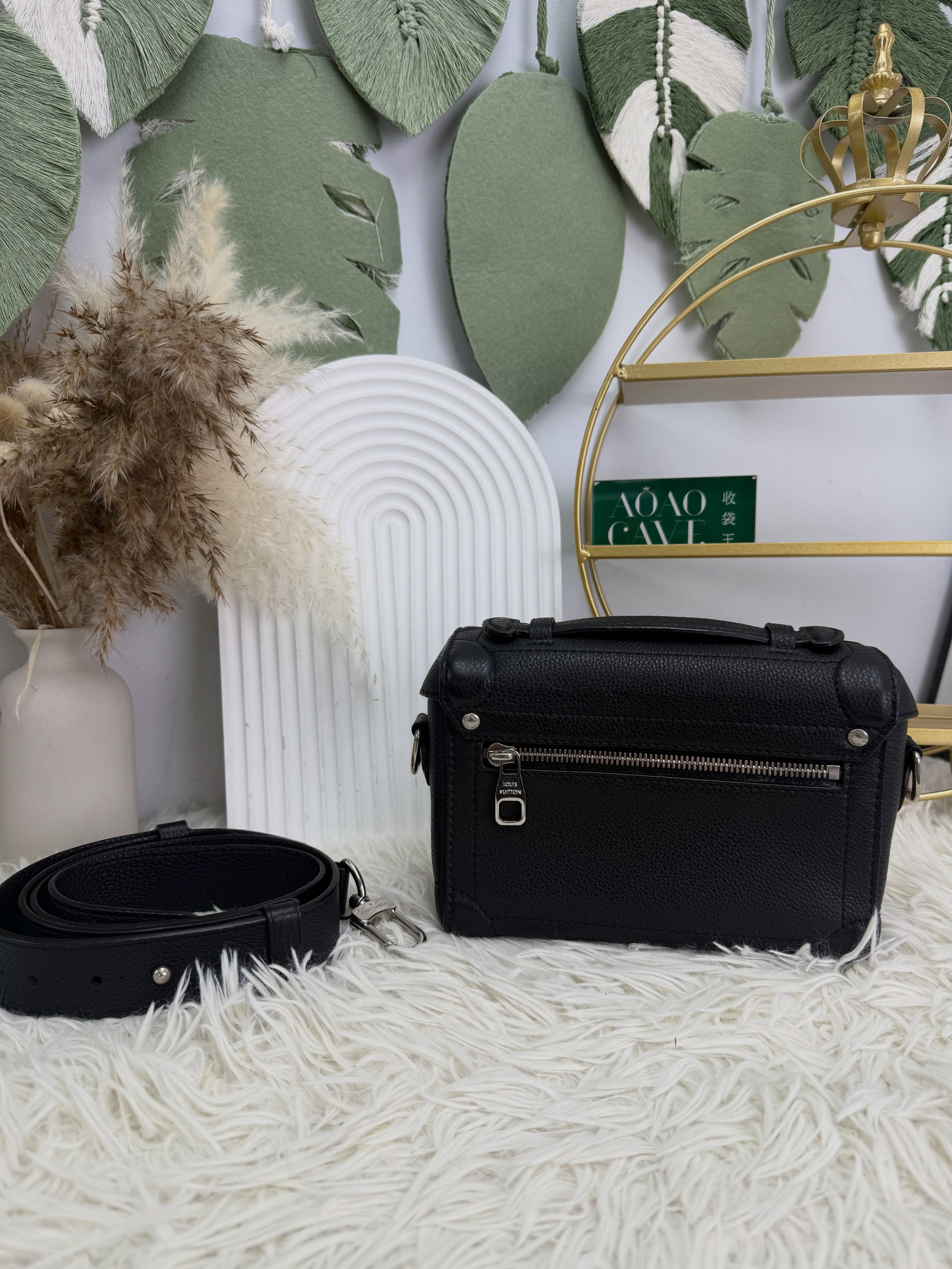 Lv👜 PRE OWNED 🛍️🖤Soul Trunk 黑色壓花相機包 有盒有塵袋💼
