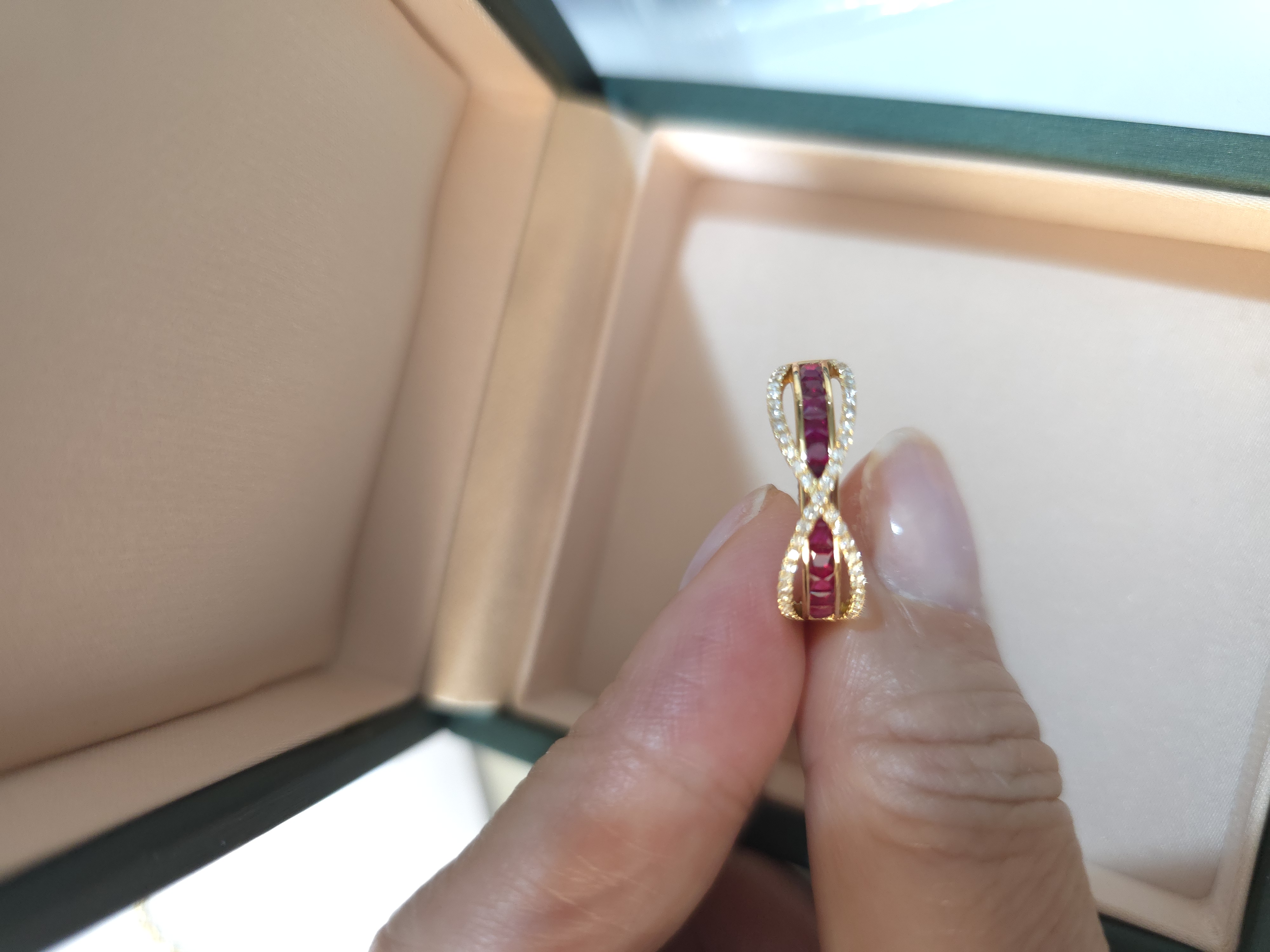 18K 紅寶鑽石戒指 R0.68 D0.2 G2.9 S15