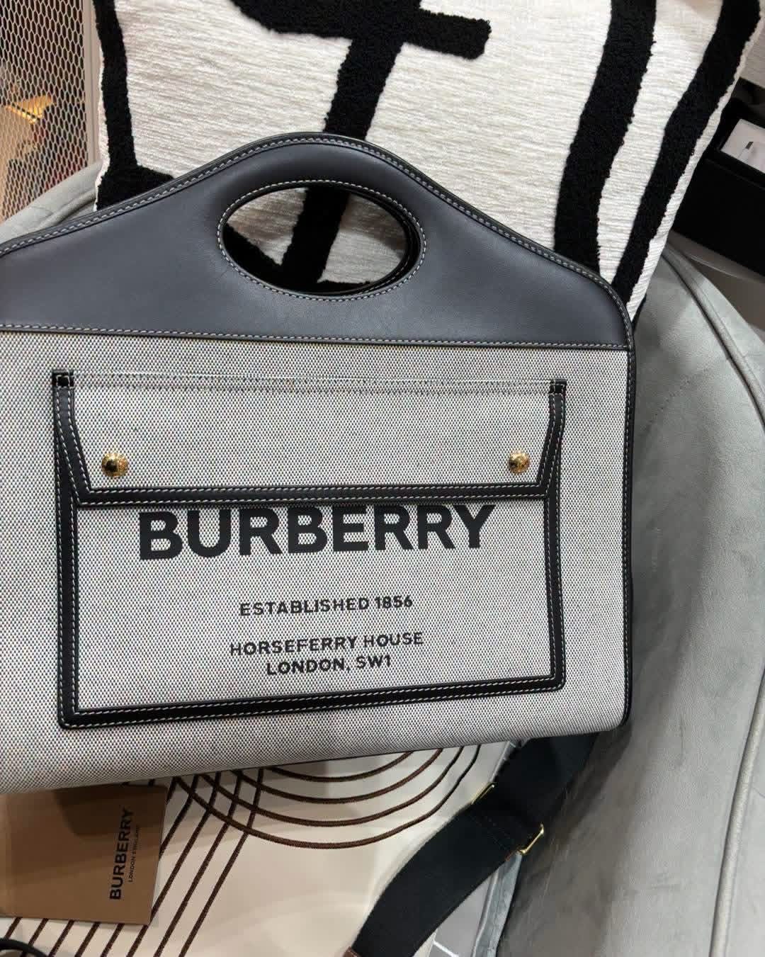 BURBERRY POCKET bag large 2WAY BAG ,100%Authentic ,98%new  ✅strap✅dust bag