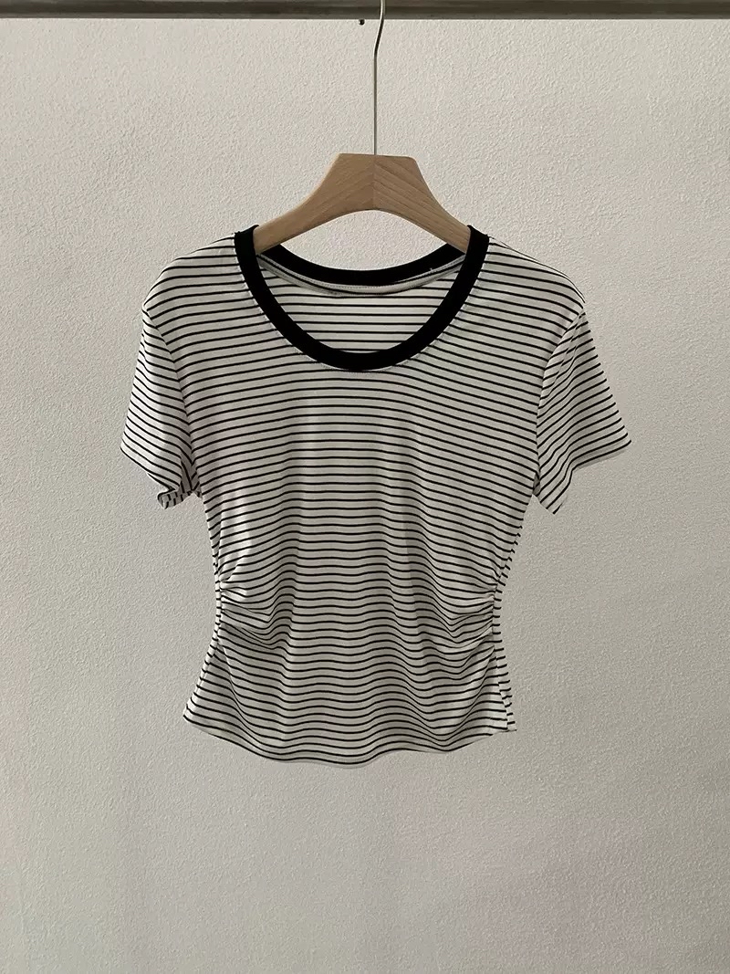 显瘦U领撞色线条Tee