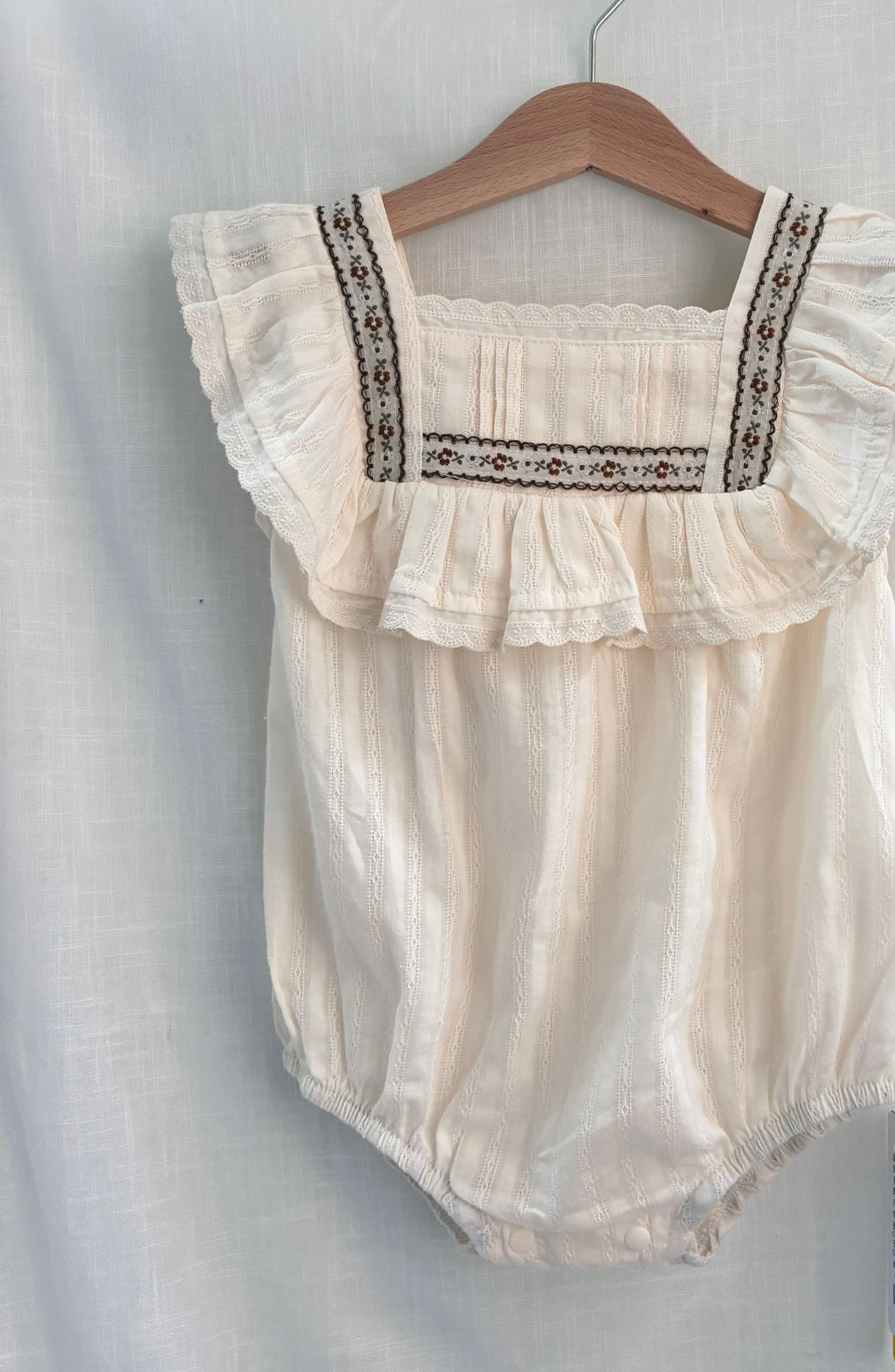 刺繡荷葉邊包屁衣MHY10289