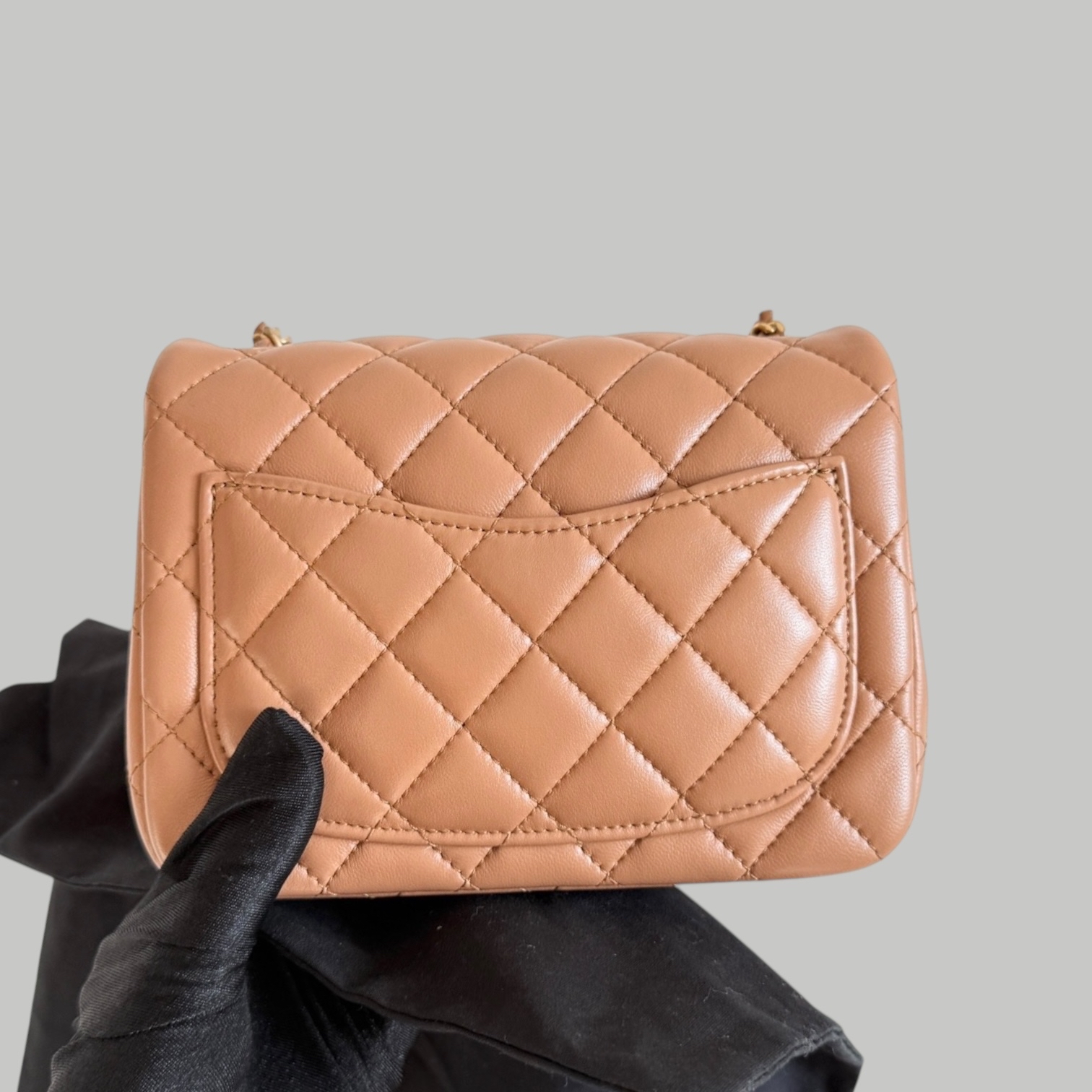 Chanel Lambskin焦糖啡金球