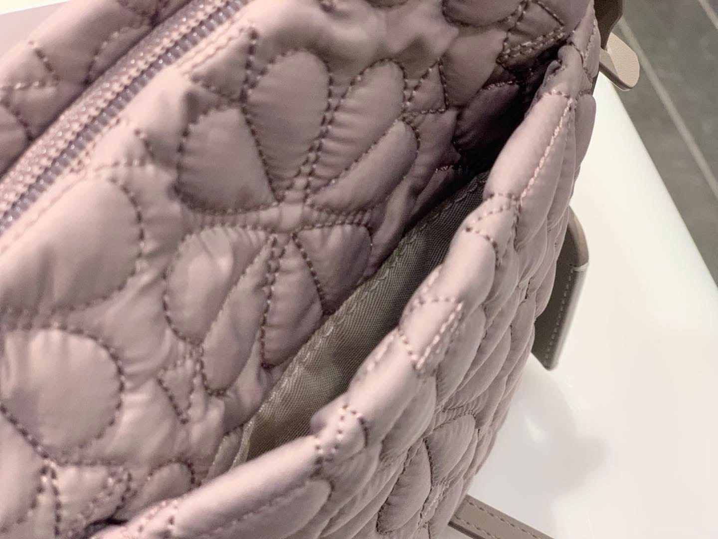 ✈️🇺🇸🇨🇦Kate Spade 四葉草🍀圖案輕巧嘅小袋現貨🤩🤩