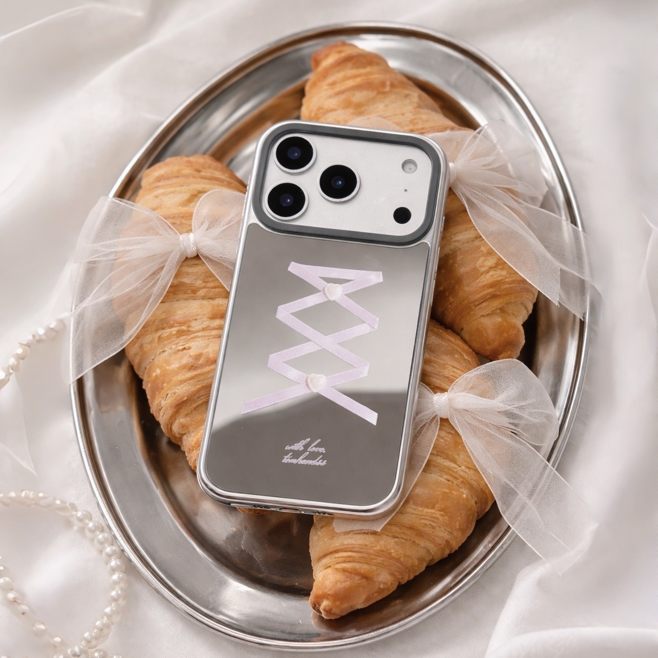 【Crisscross Silky Strap X Heart Pearl Button】銀框鏡面MagSafe iPhone Case