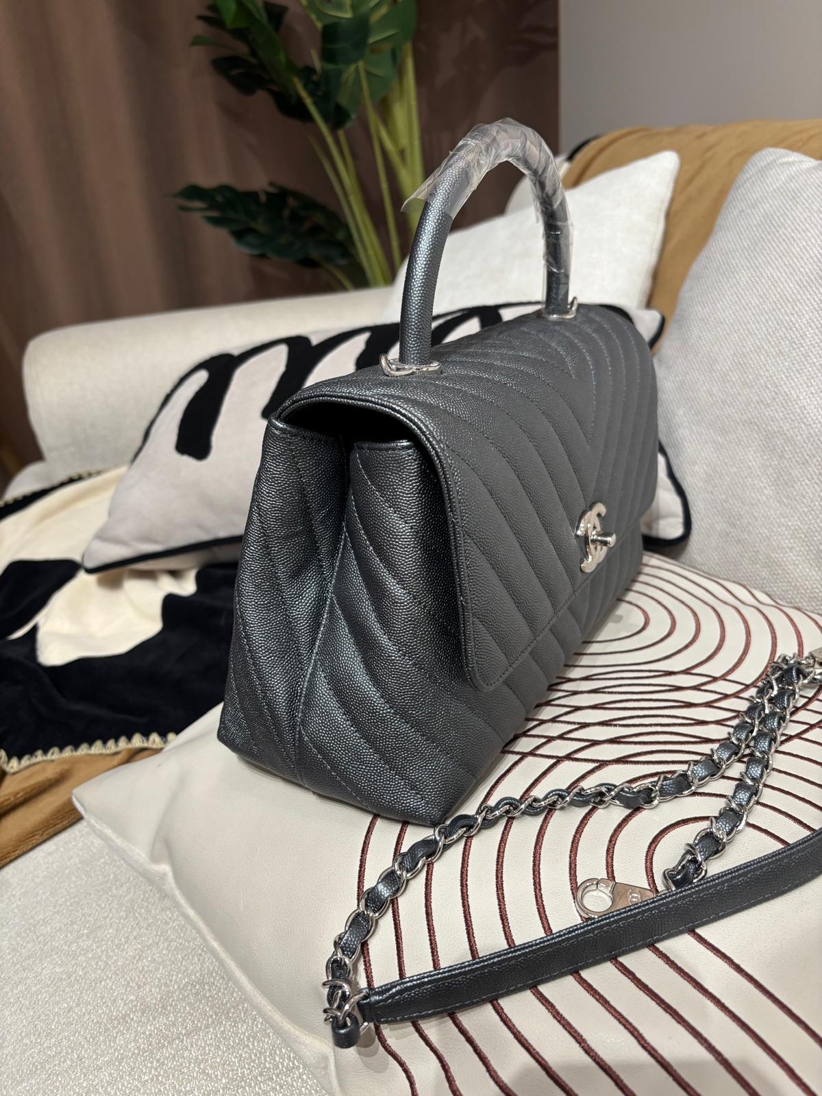 Chanel coco handle medium 荔枝牛皮100%Authentic ,98%new ✅28Card✅Dust bag✅Box