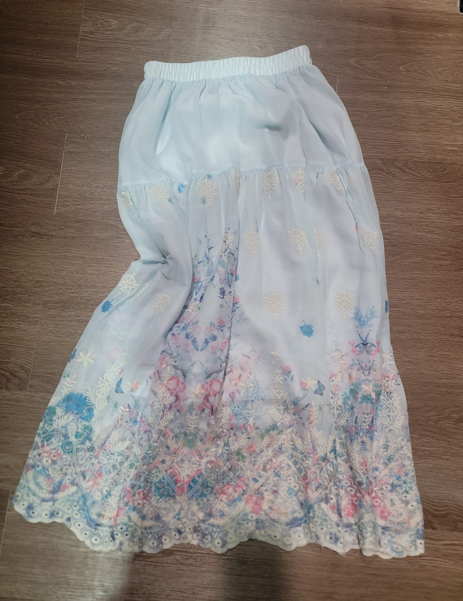 高質刺綉碎花裙(腰26~42寸 長36寸)