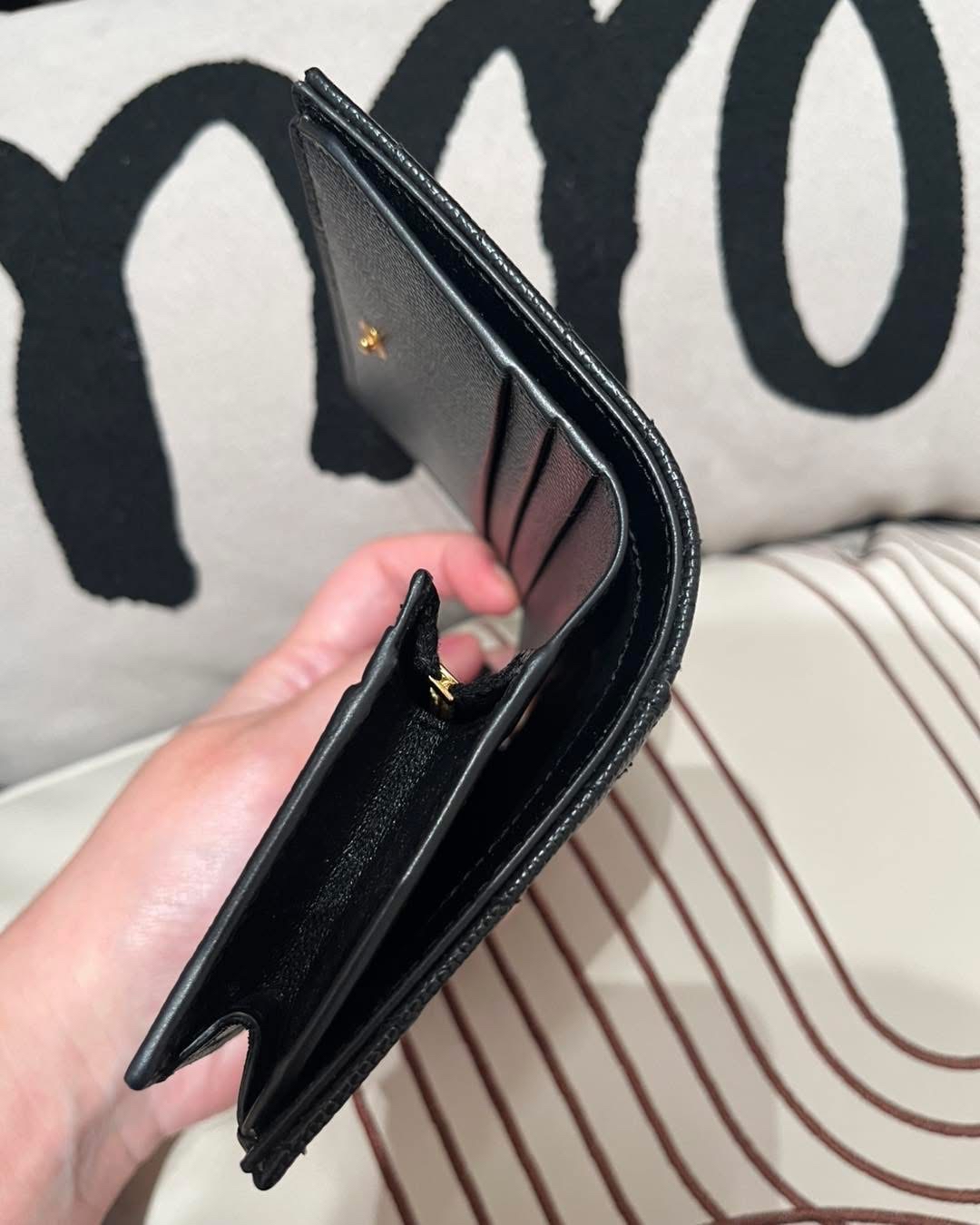 Ysl wallet 黑色魚子醬牛皮金扣 100%Authentic ,98%new✅dust bag 