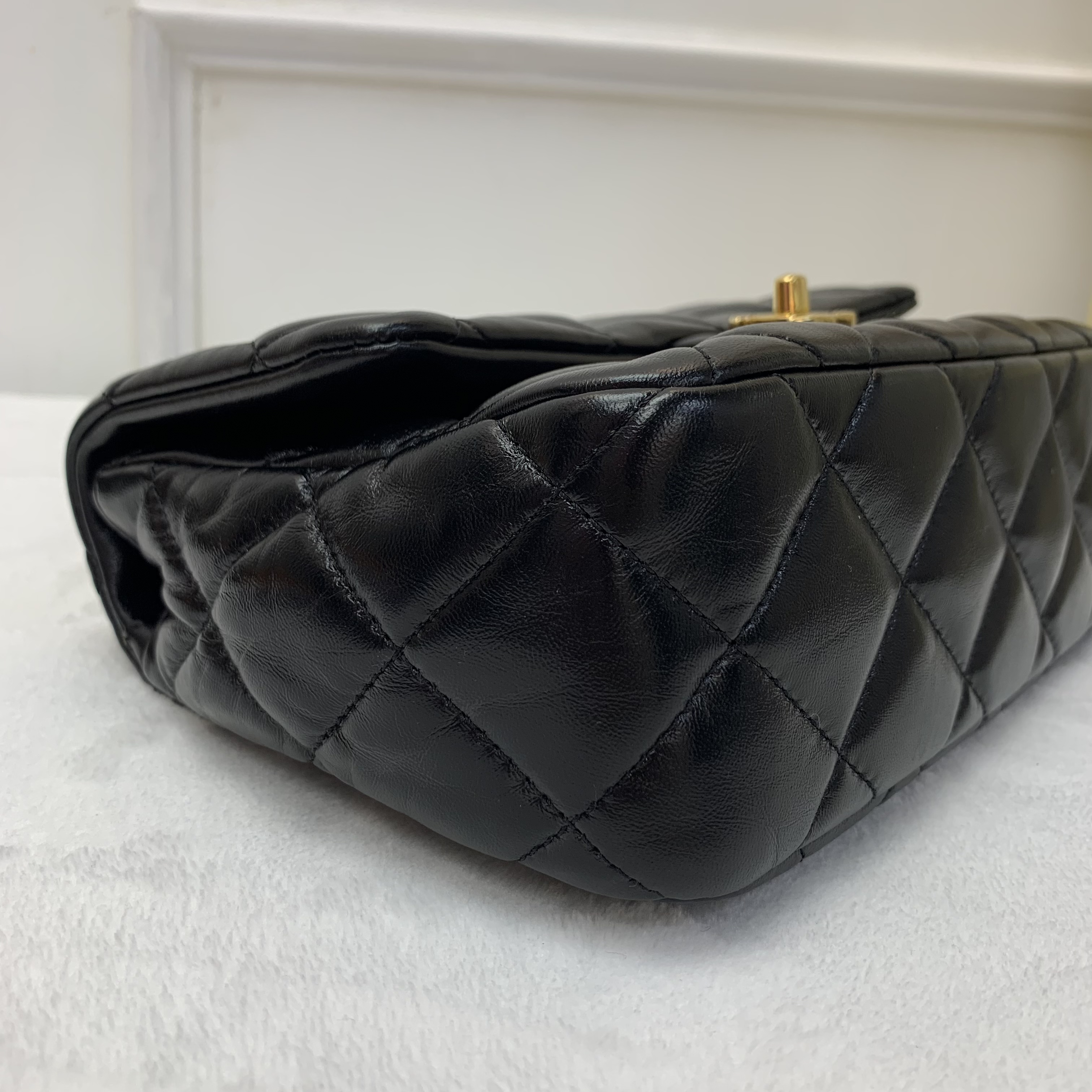 Chanel Classic hand bag經典保值款🖤