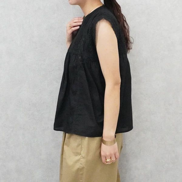 蕾絲拼接無袖上衣