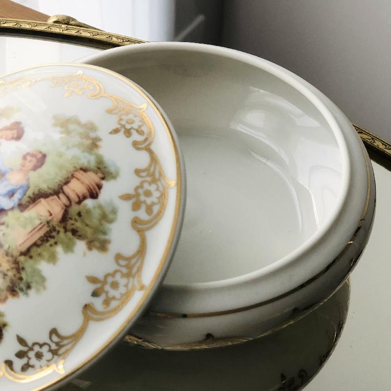 Mid-century French Limoges Fragonard Painting Large Porcelain Box(MT258)