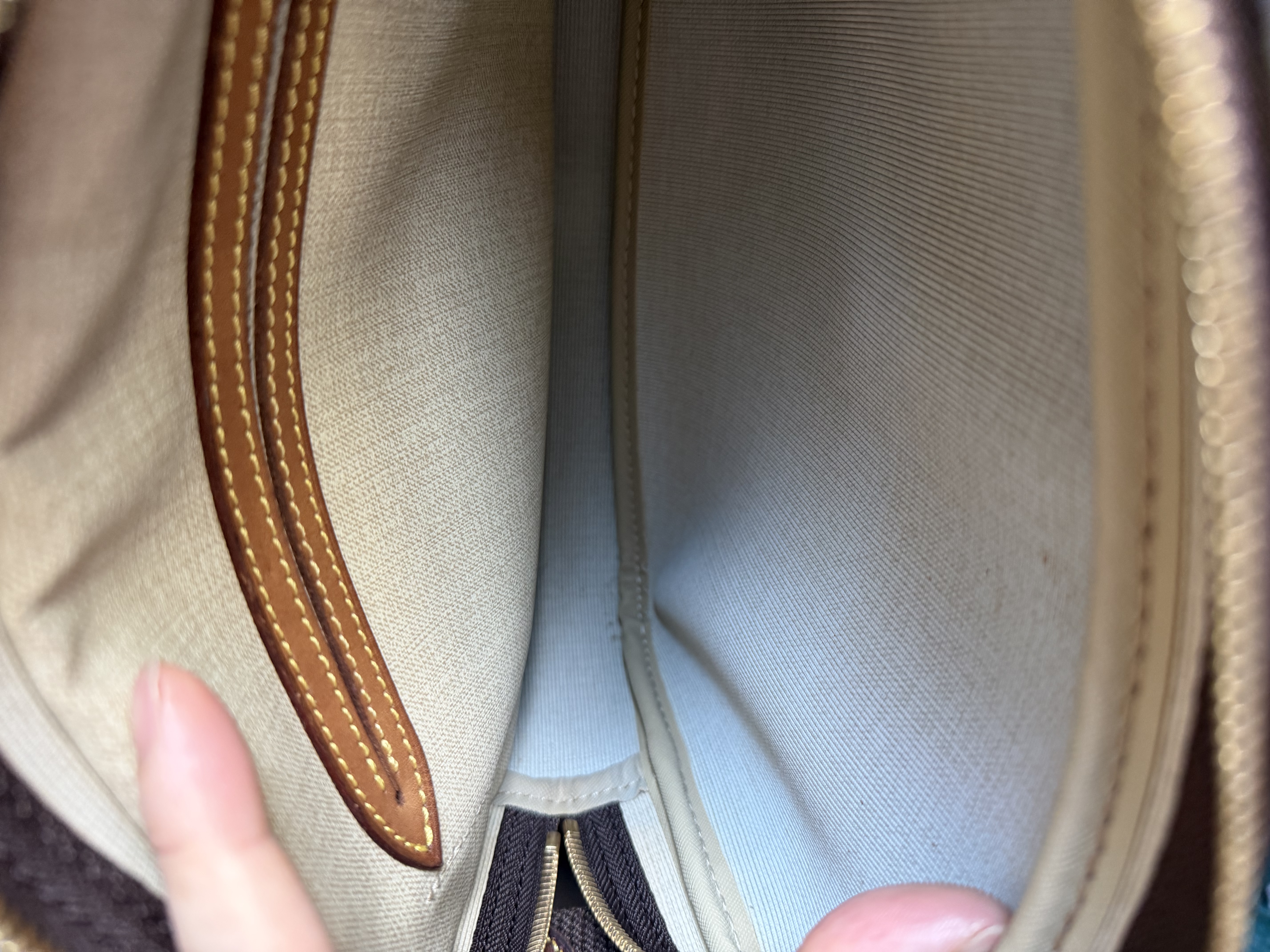 Lv monogram reporter bag 