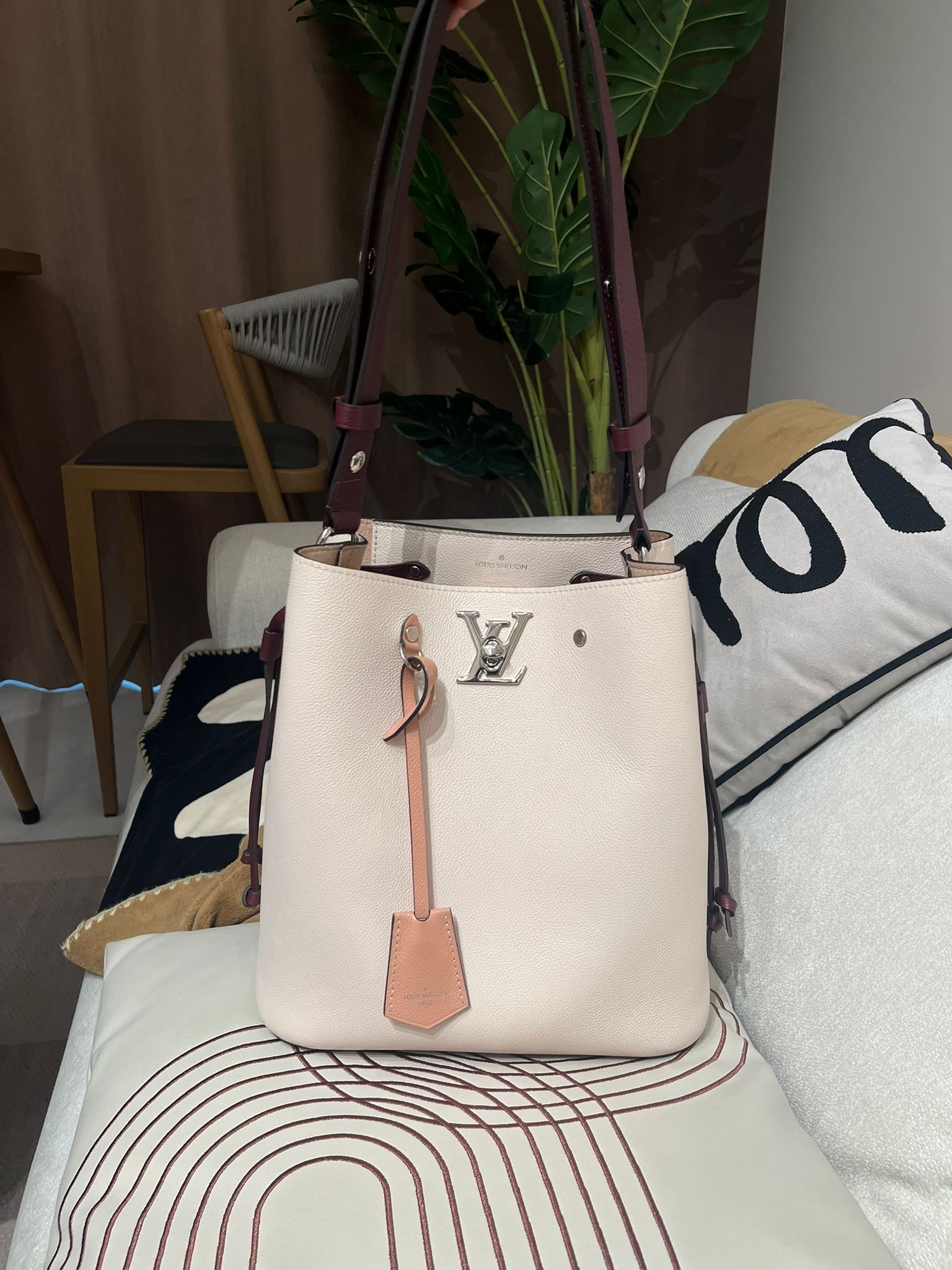 LV Lockme Bucket bag Calfskin 100%Authentic, 98%New ✅Dust bag