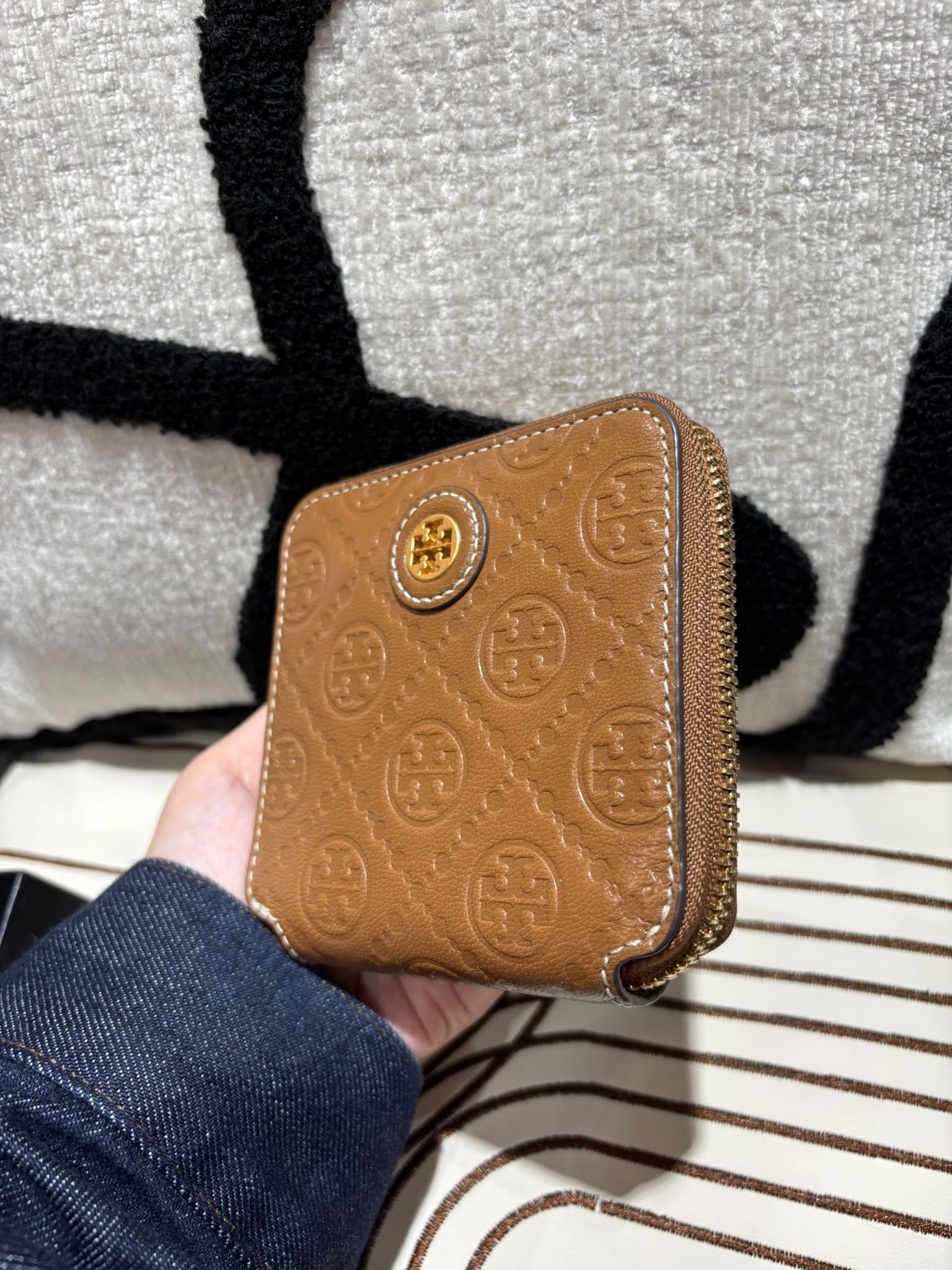 Tory Burch Zip around Wallet 100%Authentic, 99%New ✅Dust bag